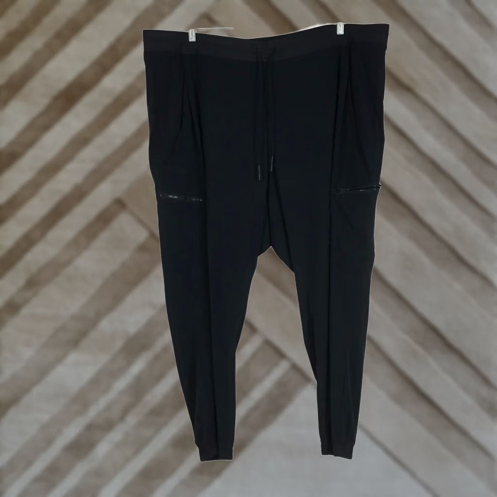 Athleta Athleta Venture Pant Womens 24 Black Cargo Jogger Hiking Travel Pants Drawstring Size 42" / US 20 - 1 Thumbnail