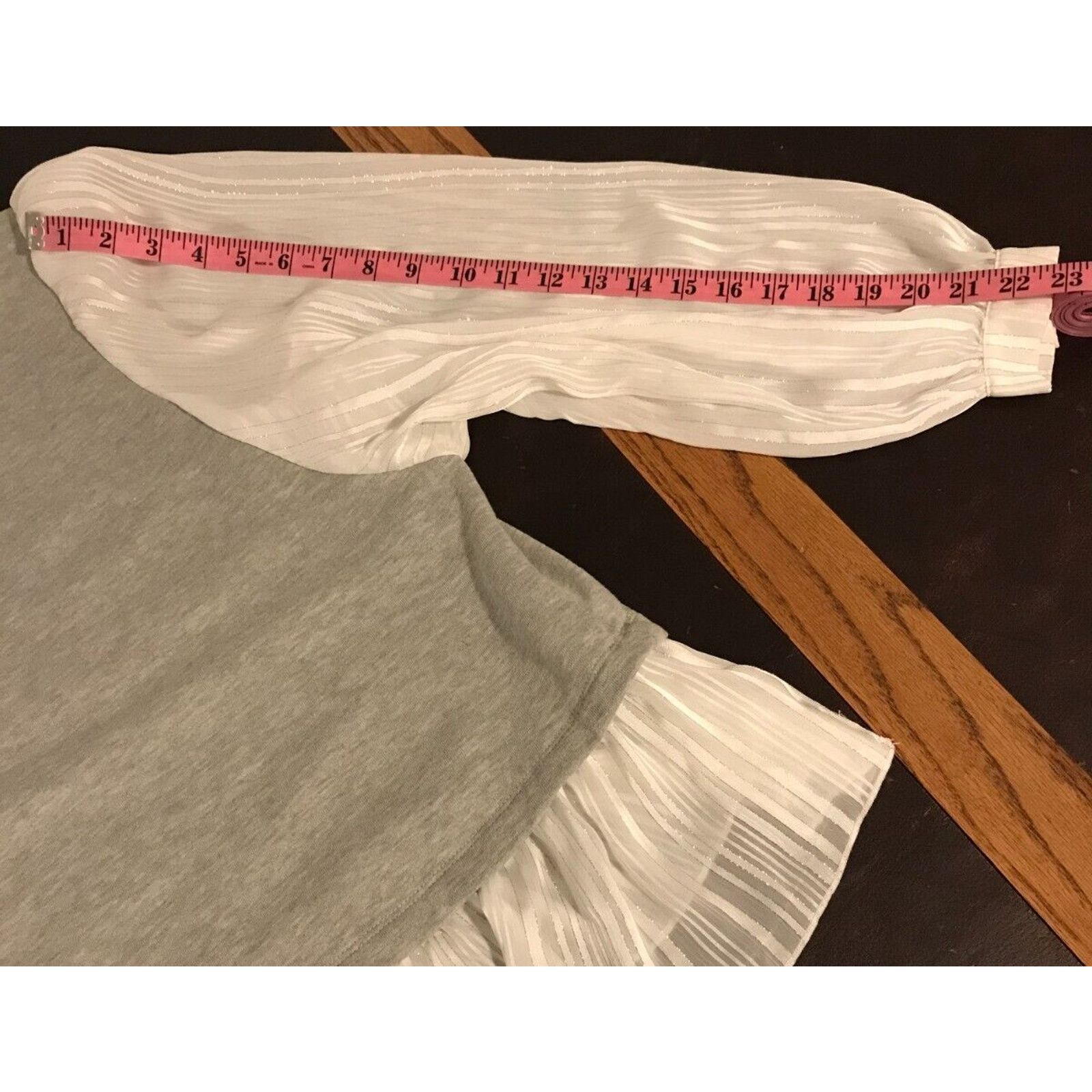 Anthropologie Anthropologie Akemi + Kin Nell Flutter Sleeve Sweatshirt Size L / US 10 / IT 46 - 8 Thumbnail