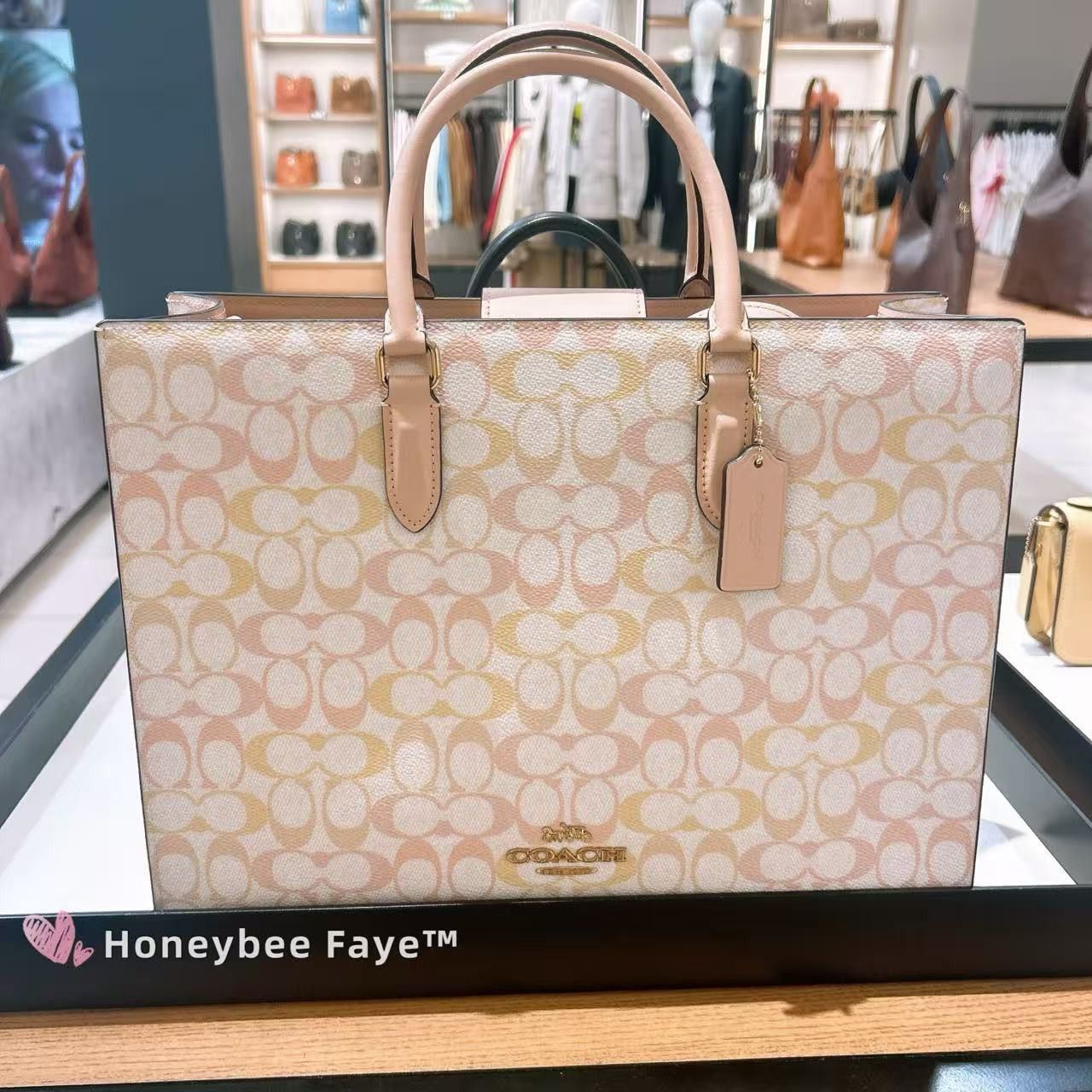 Coach NWT Coach Maggie Tote Bag In Pretty Signature Canvas CDZ06 Size ONE SIZE - 1 Thumbnail