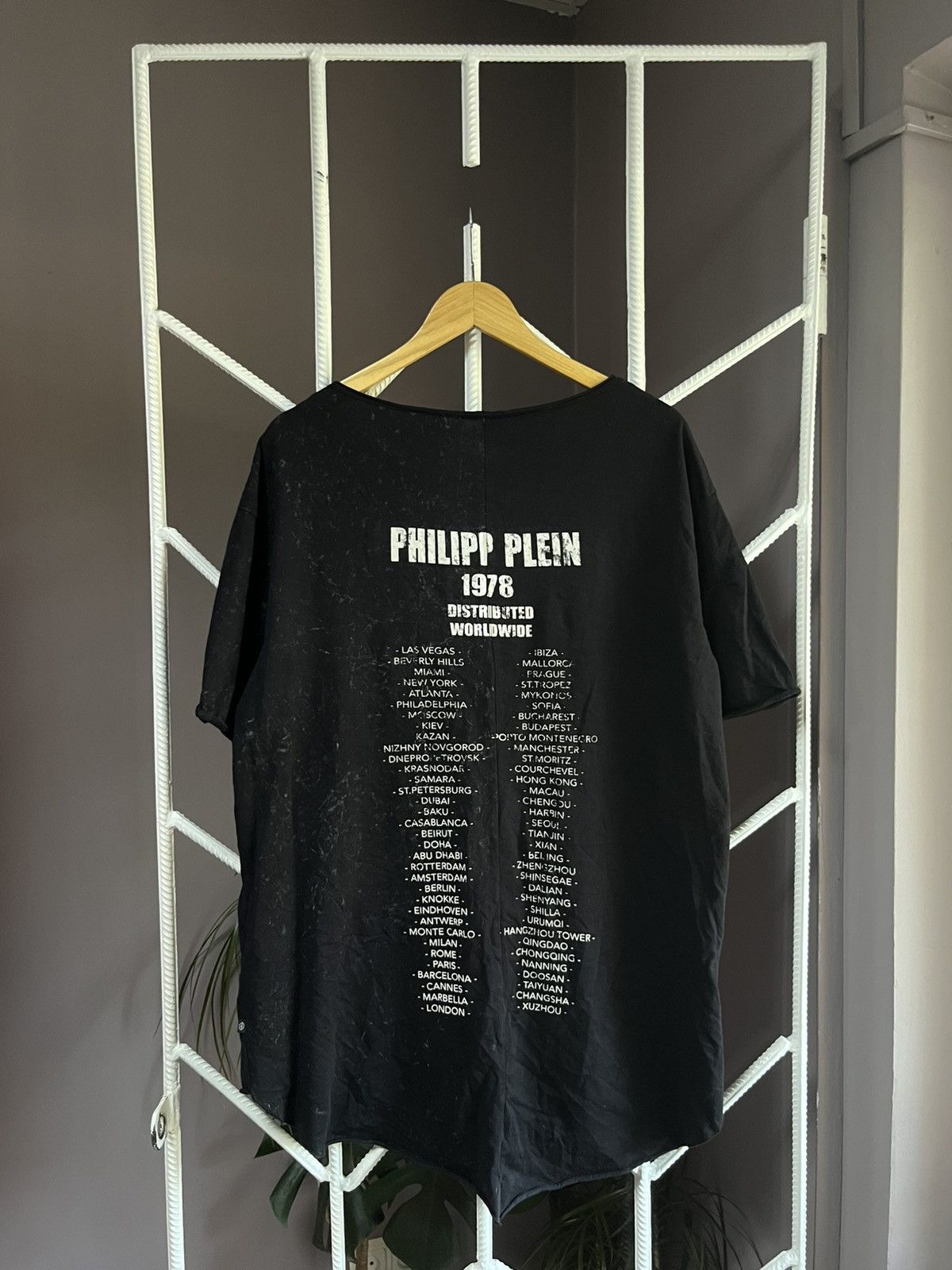 Designer × Philipp Plein RARE Philipp Plein Avant Garde Y2K Tee Size US XL / EU 56 / 4 - 3 Thumbnail
