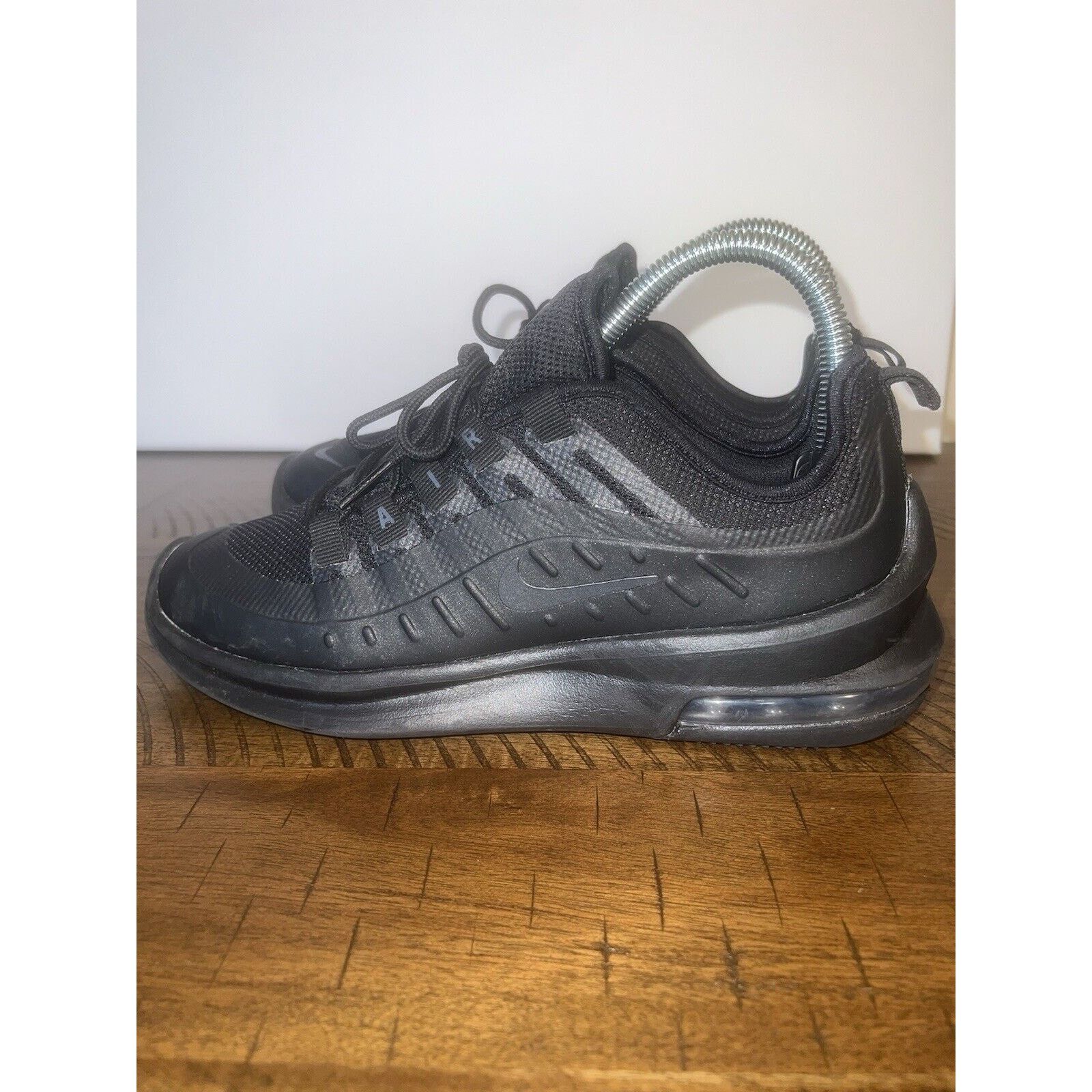 Nike Nike Air Max Axis Sneakers Womens 6 Black Lace Up Athletic Size US 6 / IT 36 - 3 Thumbnail