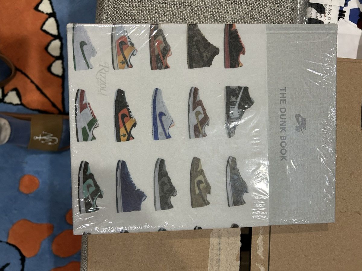Nike Nike SB: The Dunk Book by Rizzoli Size ONE SIZE - 5 Thumbnail