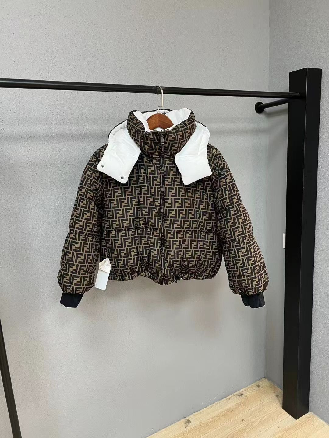 Fendi fendi reversible printed down jacket Size US M / EU 48-50 / 2 - 1 Thumbnail