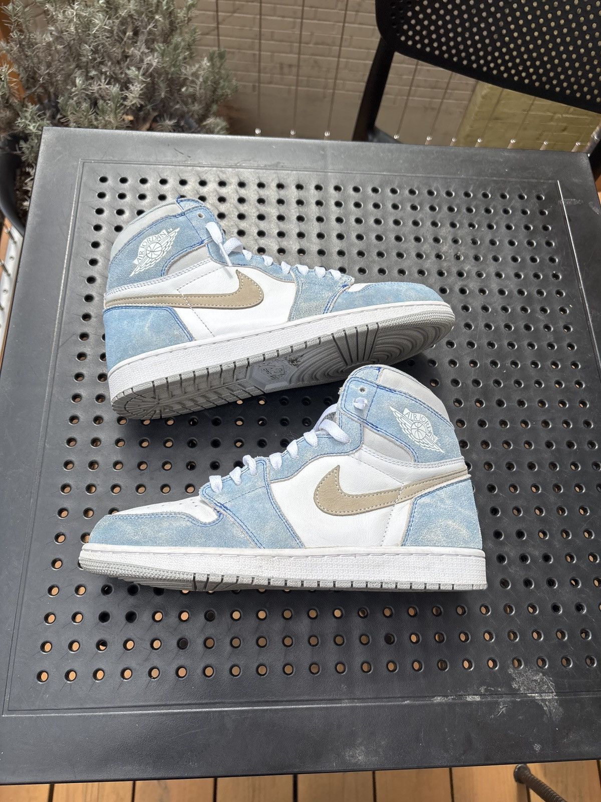 Jordan 1 retro hyper royal