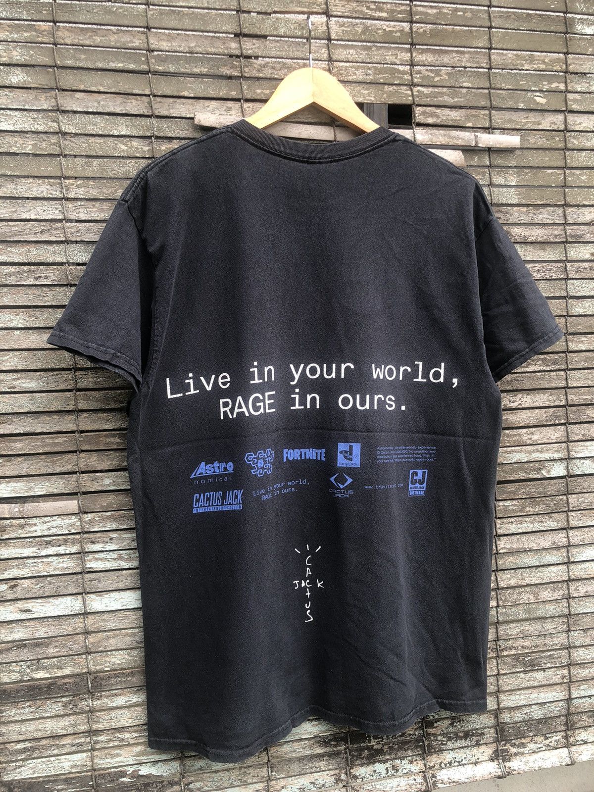 Travis Scott Beauty Sunfaded Travis Scott X Playstation World Tee Size US L / EU 52-54 / 3 - 11 Thumbnail