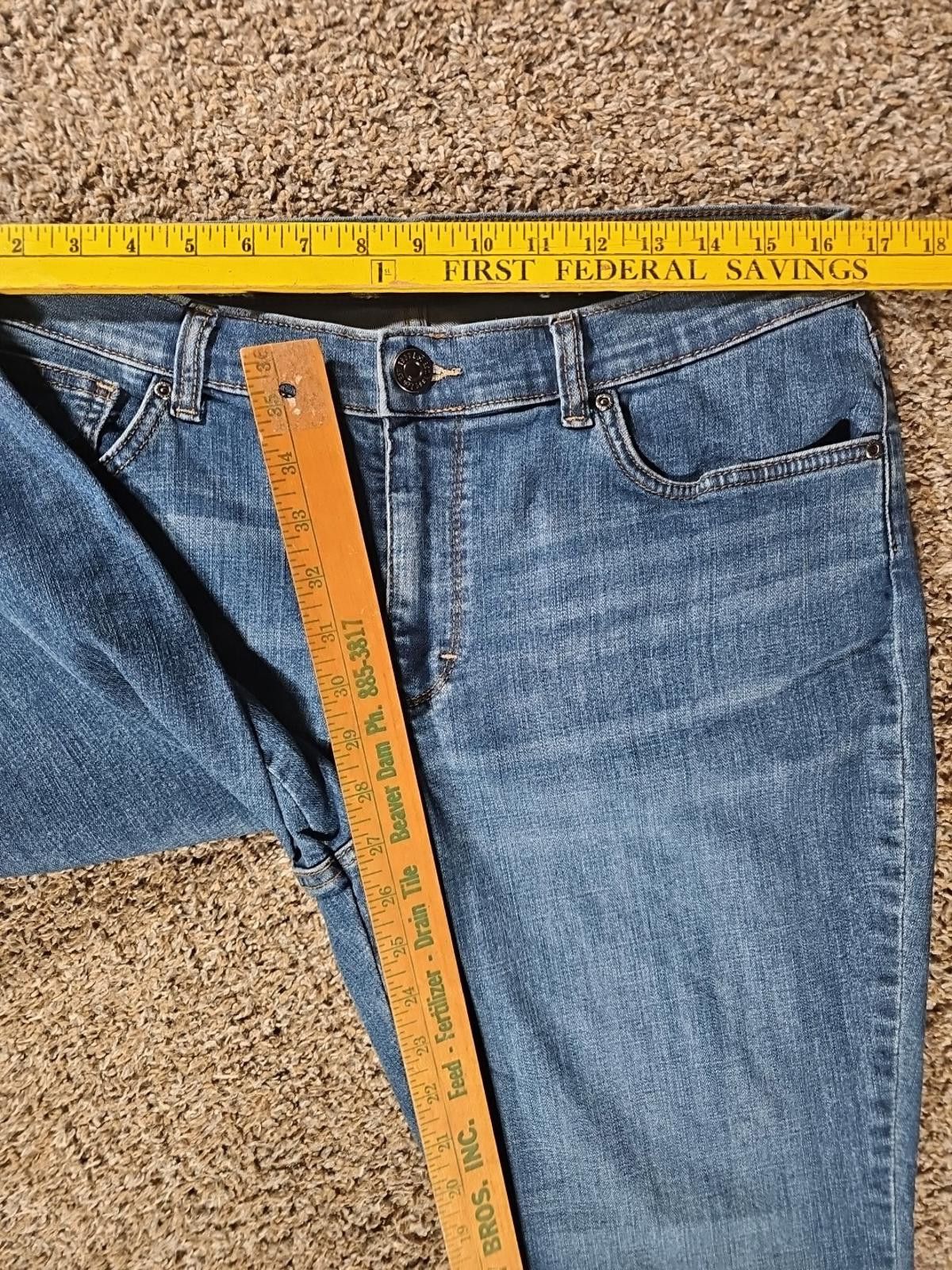 Lee Lee Petites Relaxed Fit Straight Leg Mid Rise Sz 4 Size 27" / US 4 / IT 40 - 4 Thumbnail