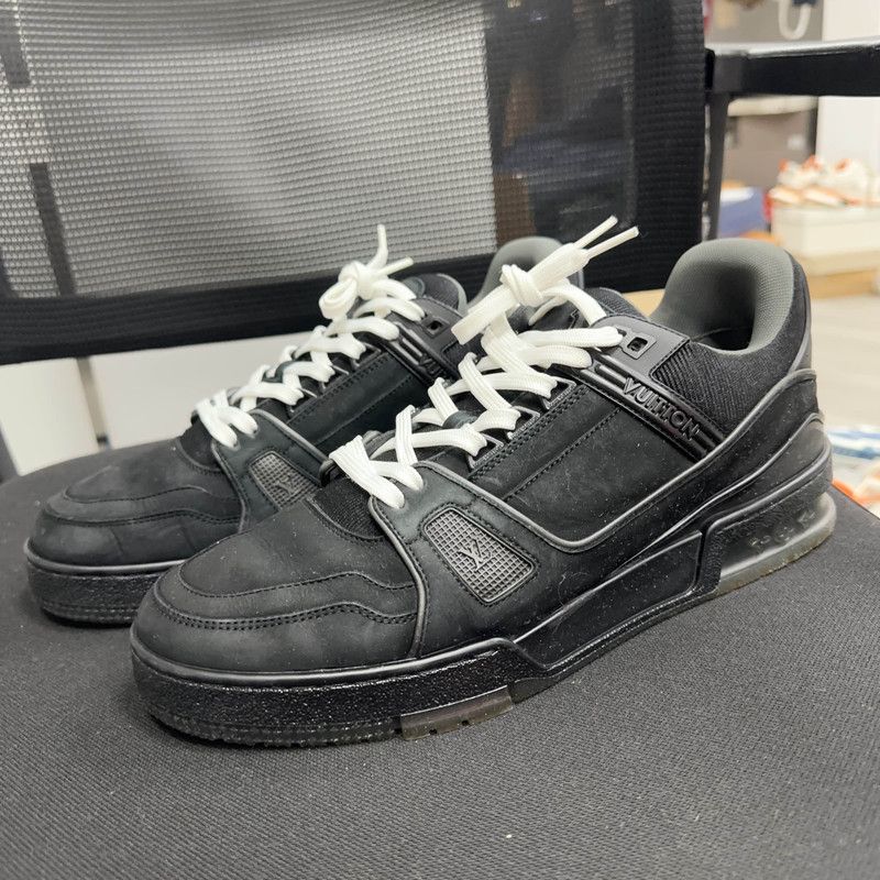 Louis Vuitton Louis Vuitton Black Trainer Fashion Sneakers for Men 0079 Size US 9 / EU 42 - 1 Thumbnail