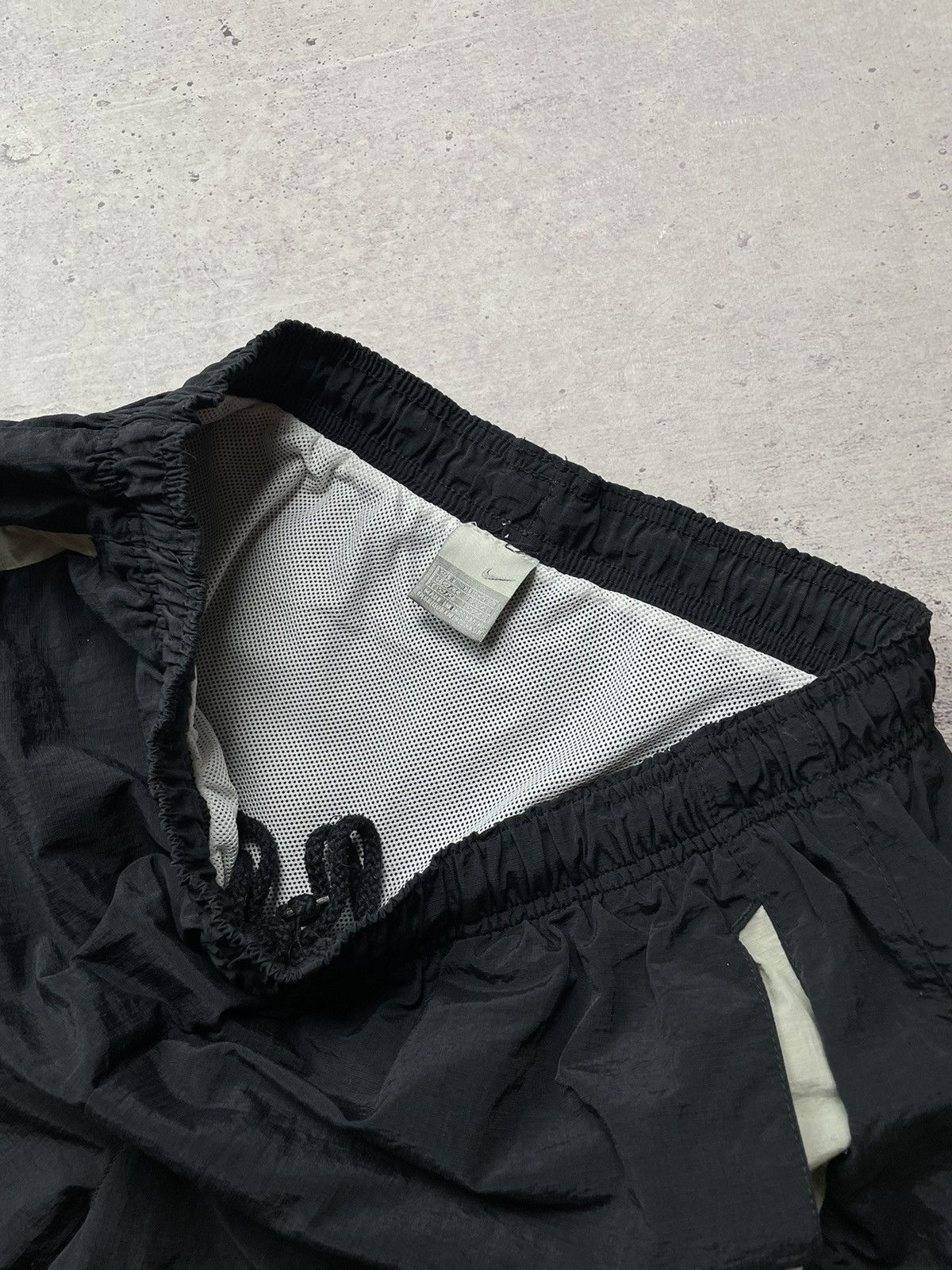 Nike × Vintage Vintage Y2K Nike black nylon shorts Size L Size US 34 / EU 50 - 6 Thumbnail