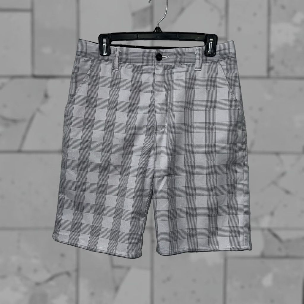 TravisMathew Travis Mathew Gray Plaid Shorts Mens Size 30 Chino Regular Fit Size US 30 / EU 46 - 1 Thumbnail