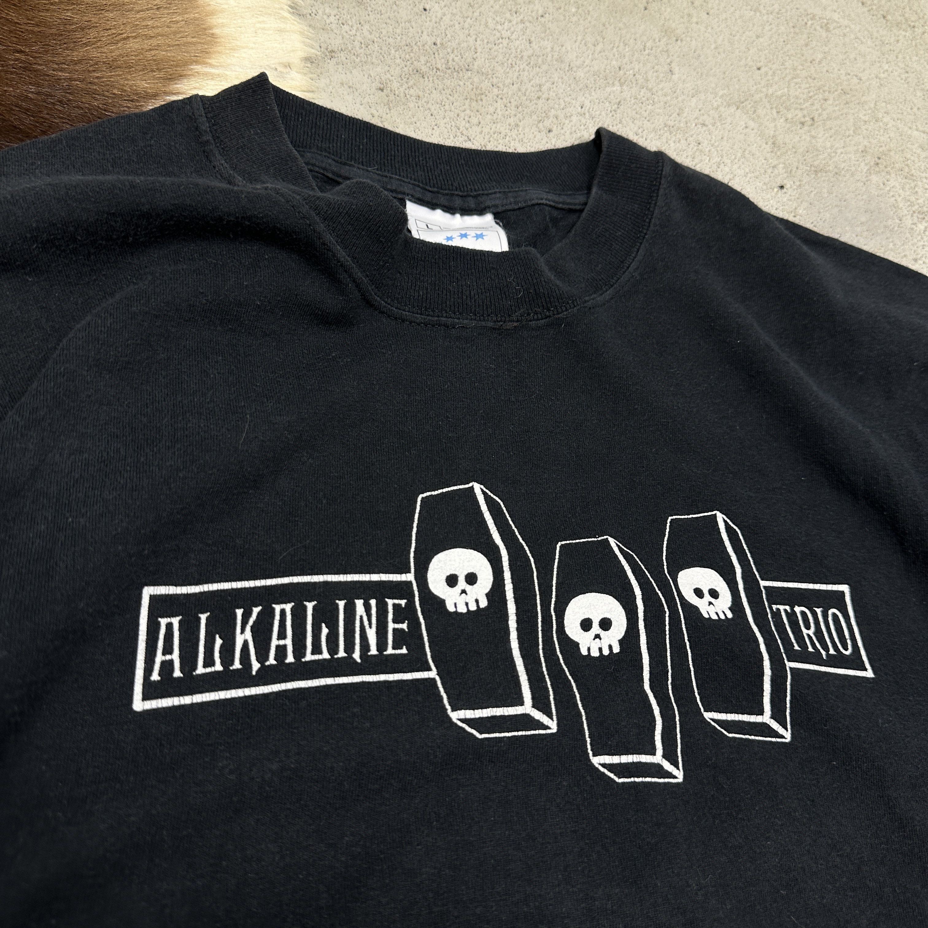 Vintage Vintage Casual Streetwear Alkaline Trio Printed T-shirt Y2K Size US L / EU 52-54 / 3 - 4 Thumbnail