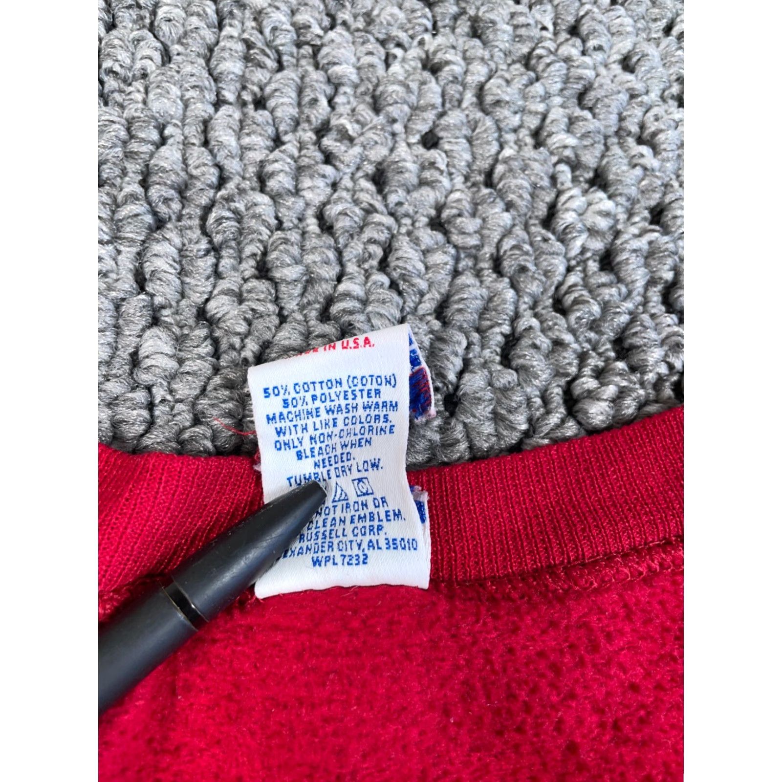 Russell Athletic VINTAGE Russell Athletic Sweatshirt Adult 2XL Red Crewneck 50/50 USA Tag Blank 90s Hipster Retro Mens Size US XXL / EU 58 / 5 - 4 Thumbnail