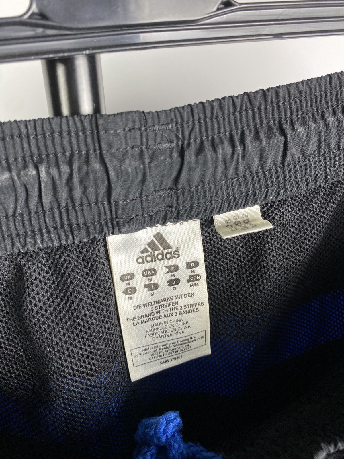 Adidas × Vintage Vintage 90s Adidas Logo Embroidered Men’s M Size Shorts Size US 33 - 8 Thumbnail