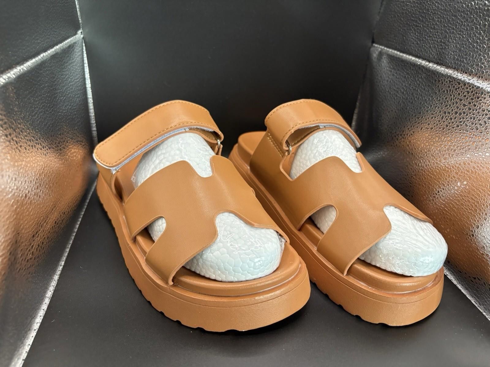 The Unbranded Brand Thick Platform Slides Women Sz 7 adjustable Khaki Sandals Size US 7 / IT 37 - 1 Thumbnail