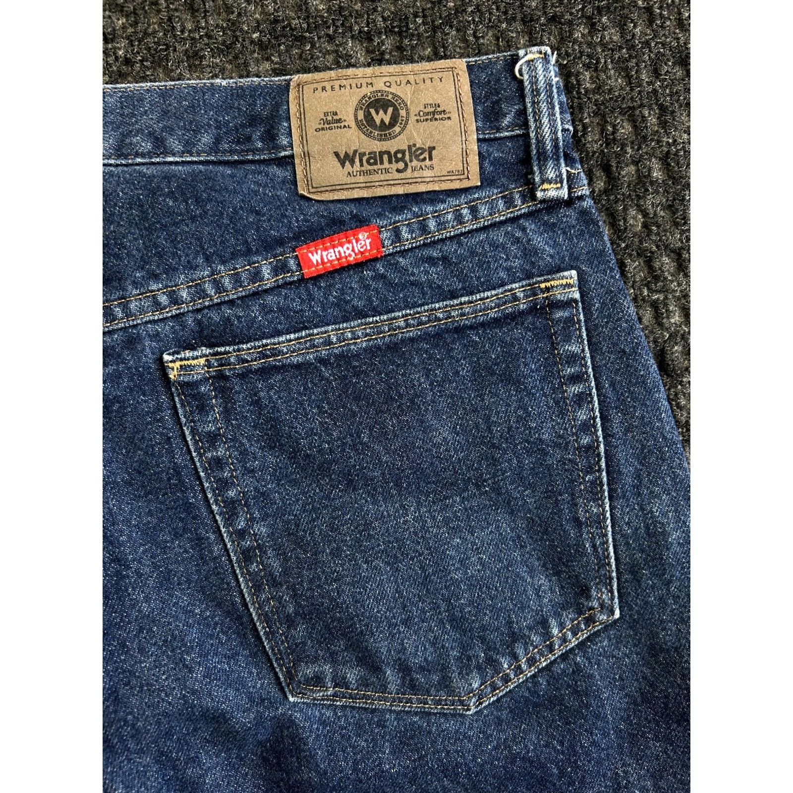 Wrangler VINTAGE Wrangler Jeans Regular Fit 33 x 34 Blue Denim 96501MR Work Cowboy Jeans Men Regular 33 Blue Denim Size US 33 - 3 Thumbnail