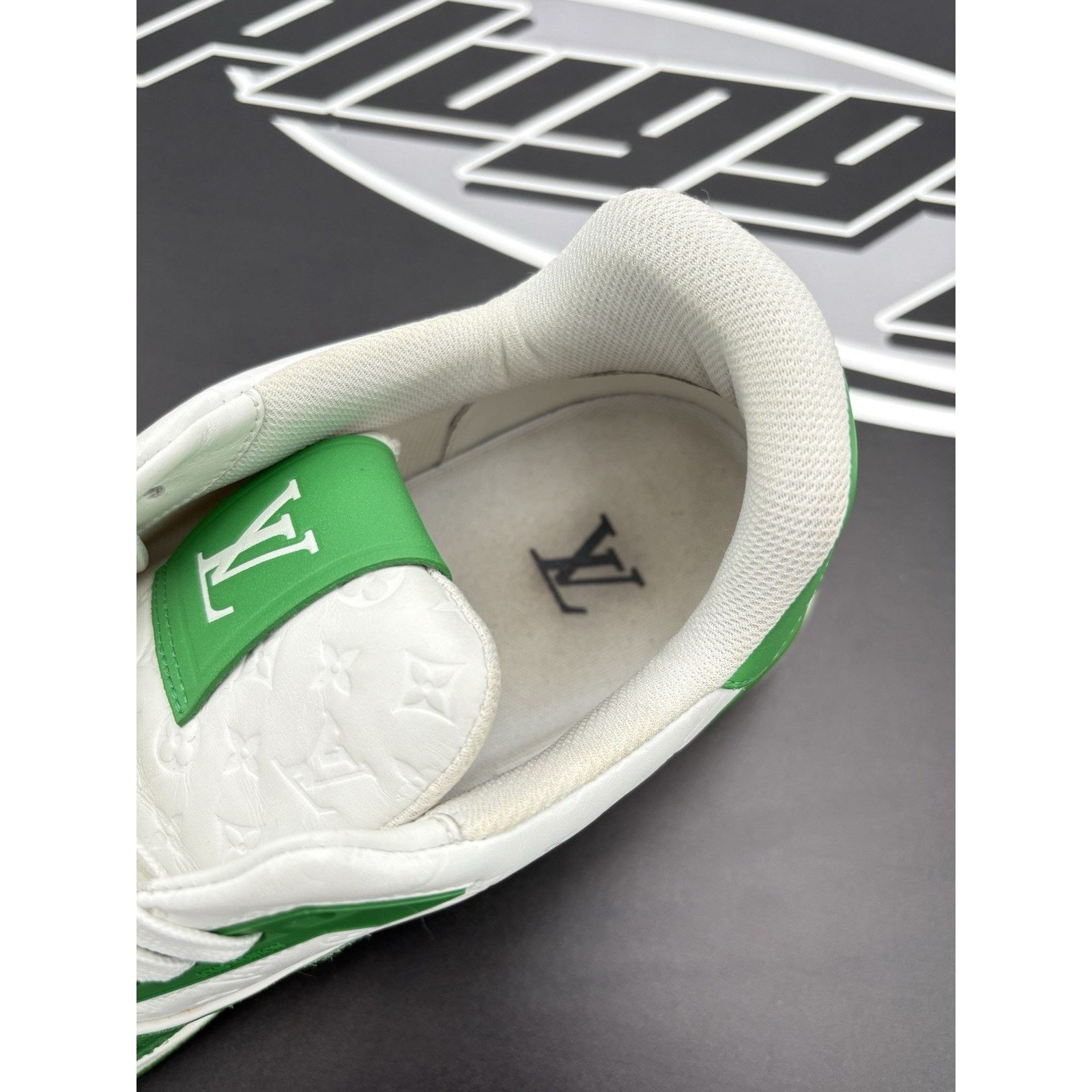 Louis Vuitton 10-10.5 US Louis Vuitton Trainer ' Green White ' VERY CLEAN Size US 10 / EU 43 - 6 Thumbnail