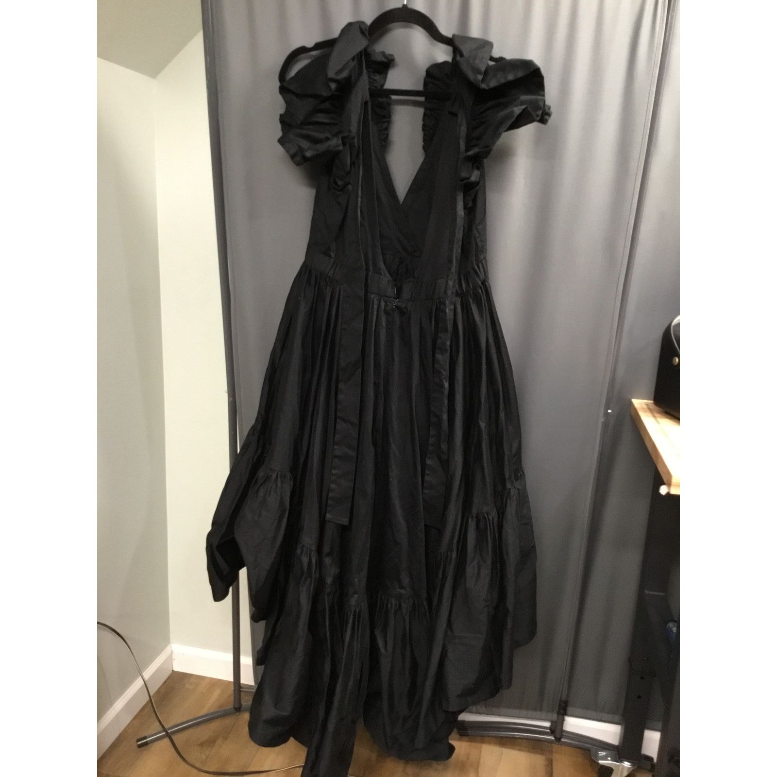 The Unbranded Brand Making The Cut Sienna's Dress Women's Medium Black Ruffle Size M / US 6-8 / IT 42-44 - 4 Thumbnail