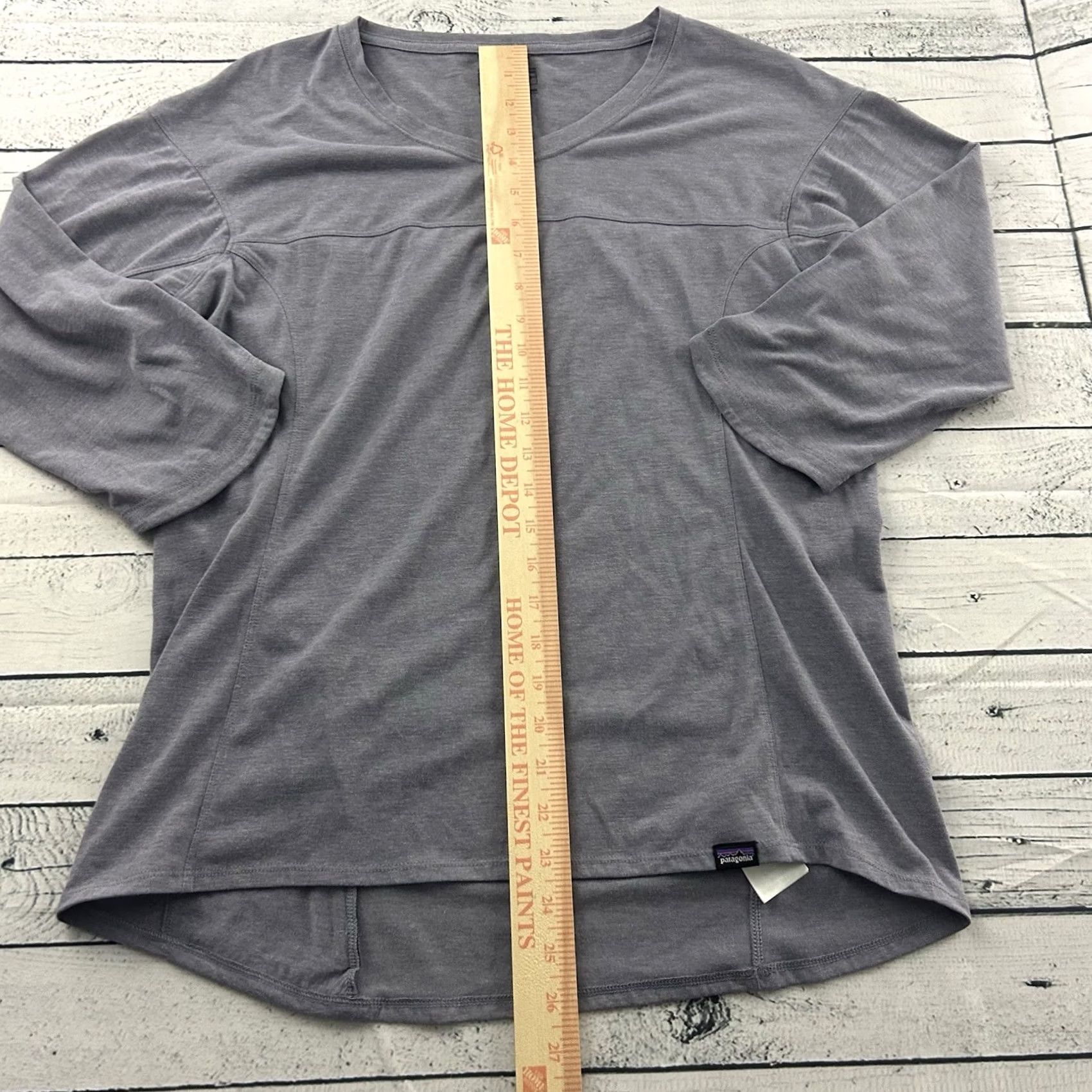Patagonia Patagonia Women's L Purple Gray 3/4 Sleeve V-Neck Top Casual Shirt Vintage? No (corrected) Size L / US 10 / IT 46 - 4 Thumbnail
