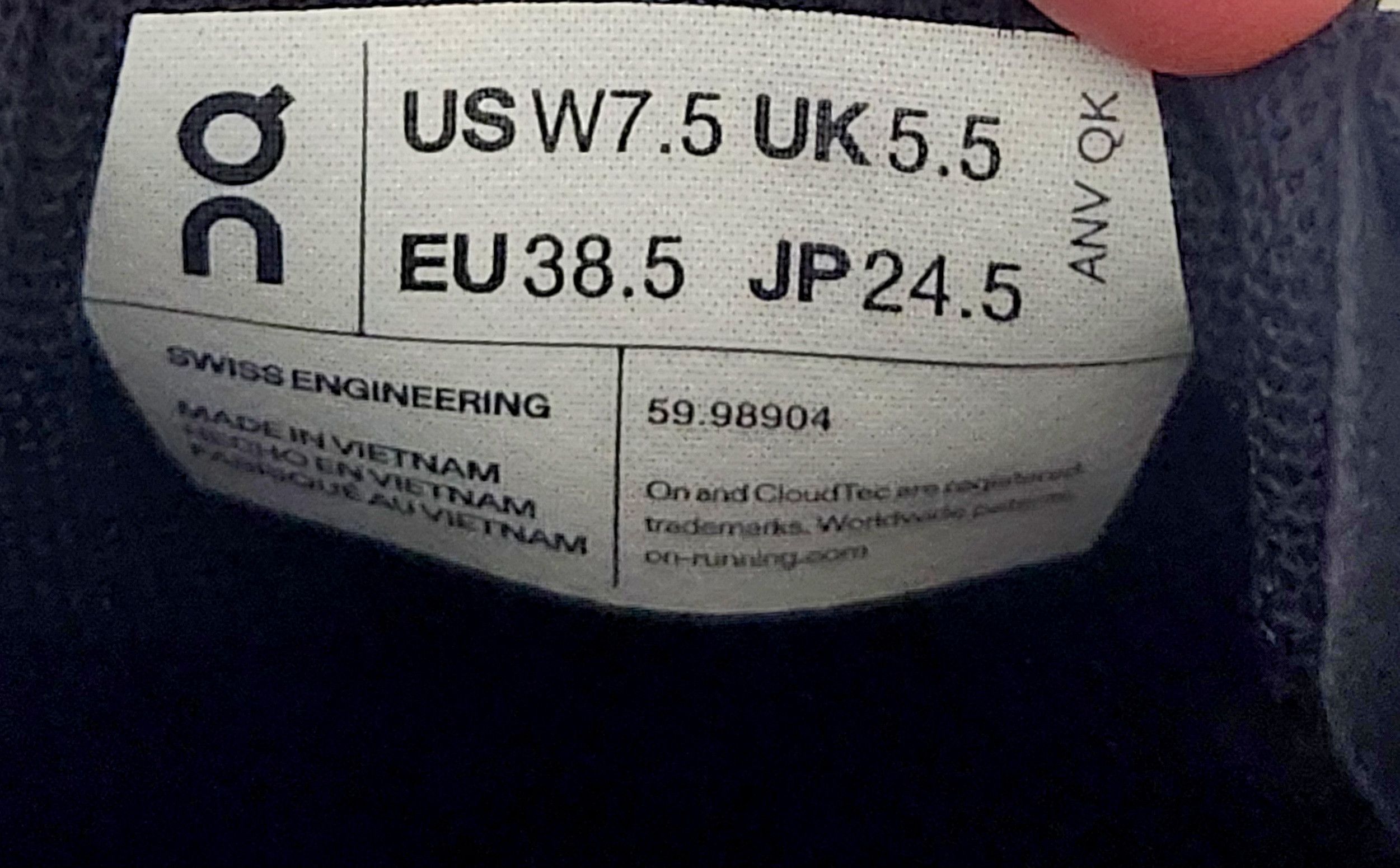On ON Running Cloud Swiss Engineering Shoes Women's Size 7.5 Size US 7.5 / IT 37.5 - 13 Thumbnail