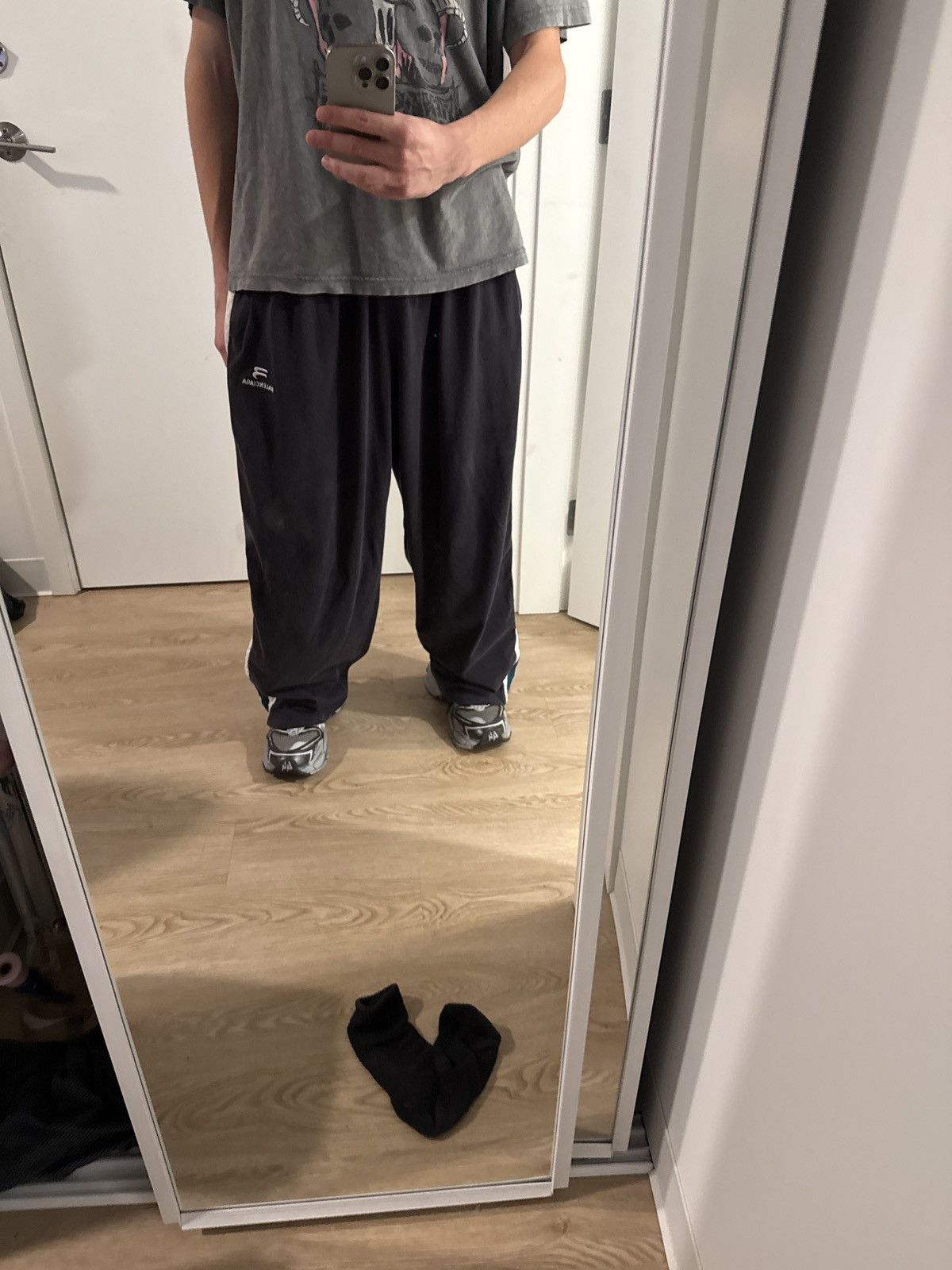 Balenciaga Balenciaga sporty b sweats Size US 32 / EU 48 - 5 Thumbnail