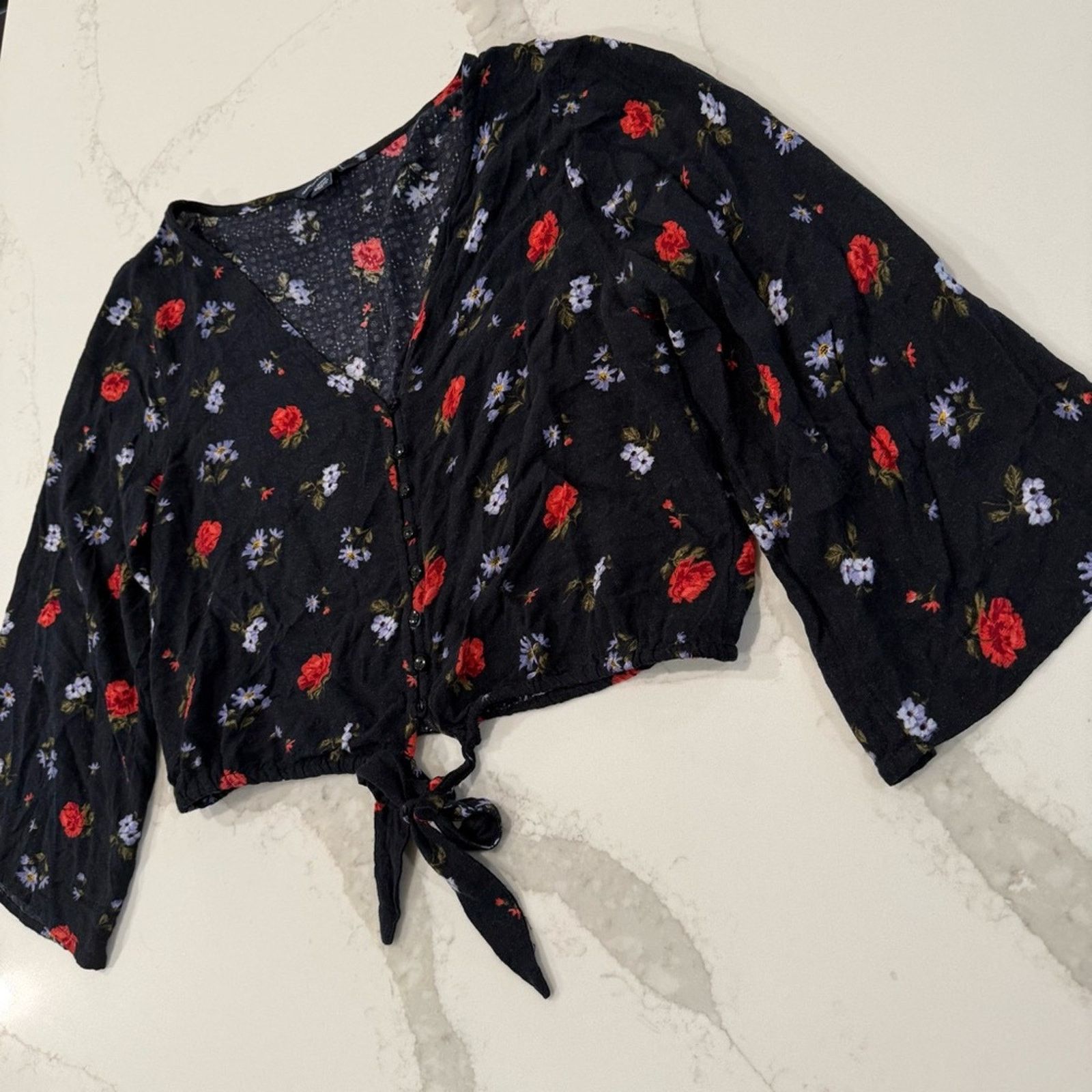 American Eagle Outfitters American Eagle Floral TieFront Cottage CropTop Womens Medium Size M / US 6-8 / IT 42-44 - 2 Thumbnail