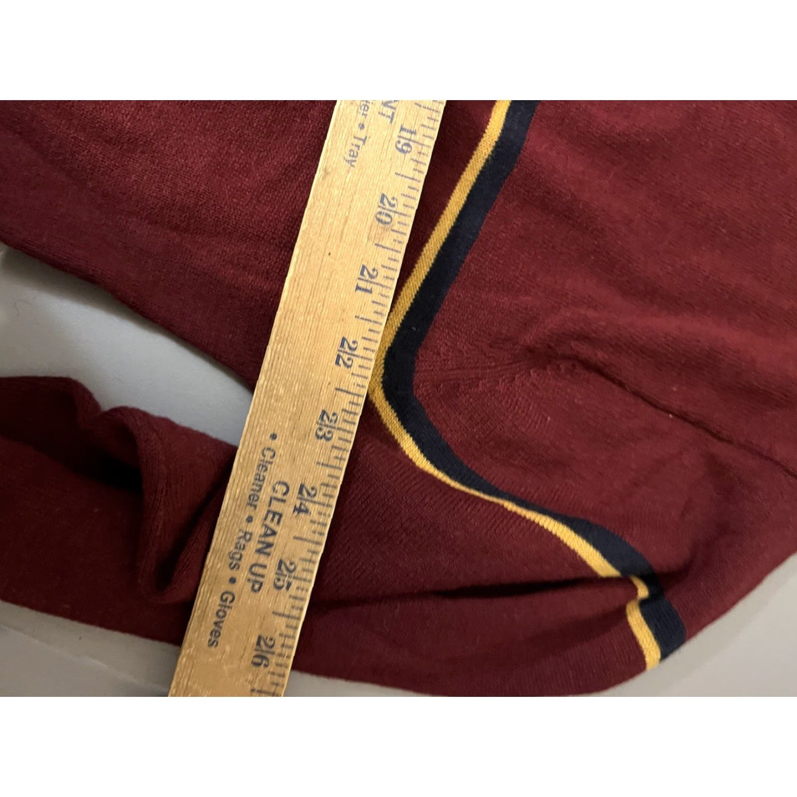 American Eagle Outfitters American Eagle Outfitters Sweater Long Sleeve V Neck Size L Burgundy Lambswool Size US L / EU 52-54 / 3 - 5 Thumbnail