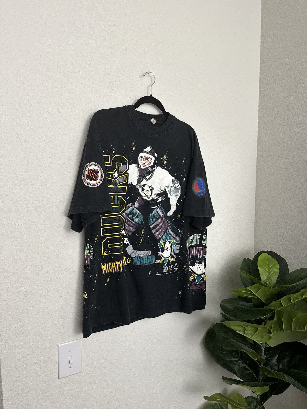 NHL × Vintage Vintage 90s Anaheim Mighty Ducks AOP Bulletin Athletic OSFA Size US XL / EU 56 / 4 - 1 Thumbnail