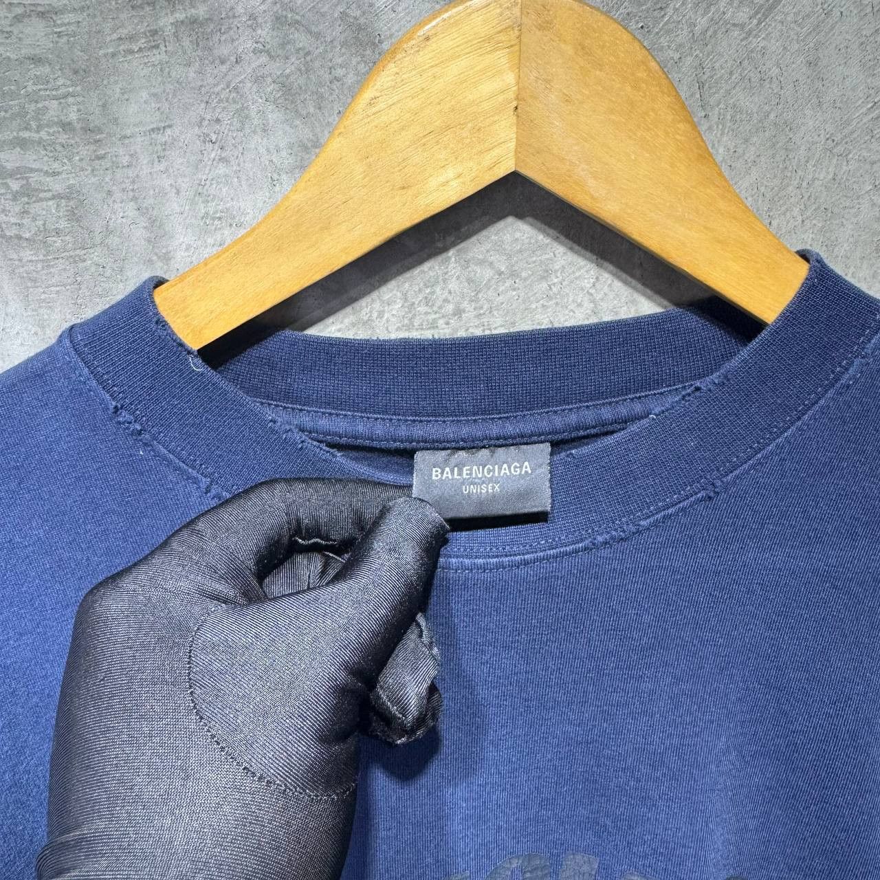 Balenciaga Balenciaga Caps Distressed logo tee Size US XL / EU 56 / 4 - 3 Thumbnail