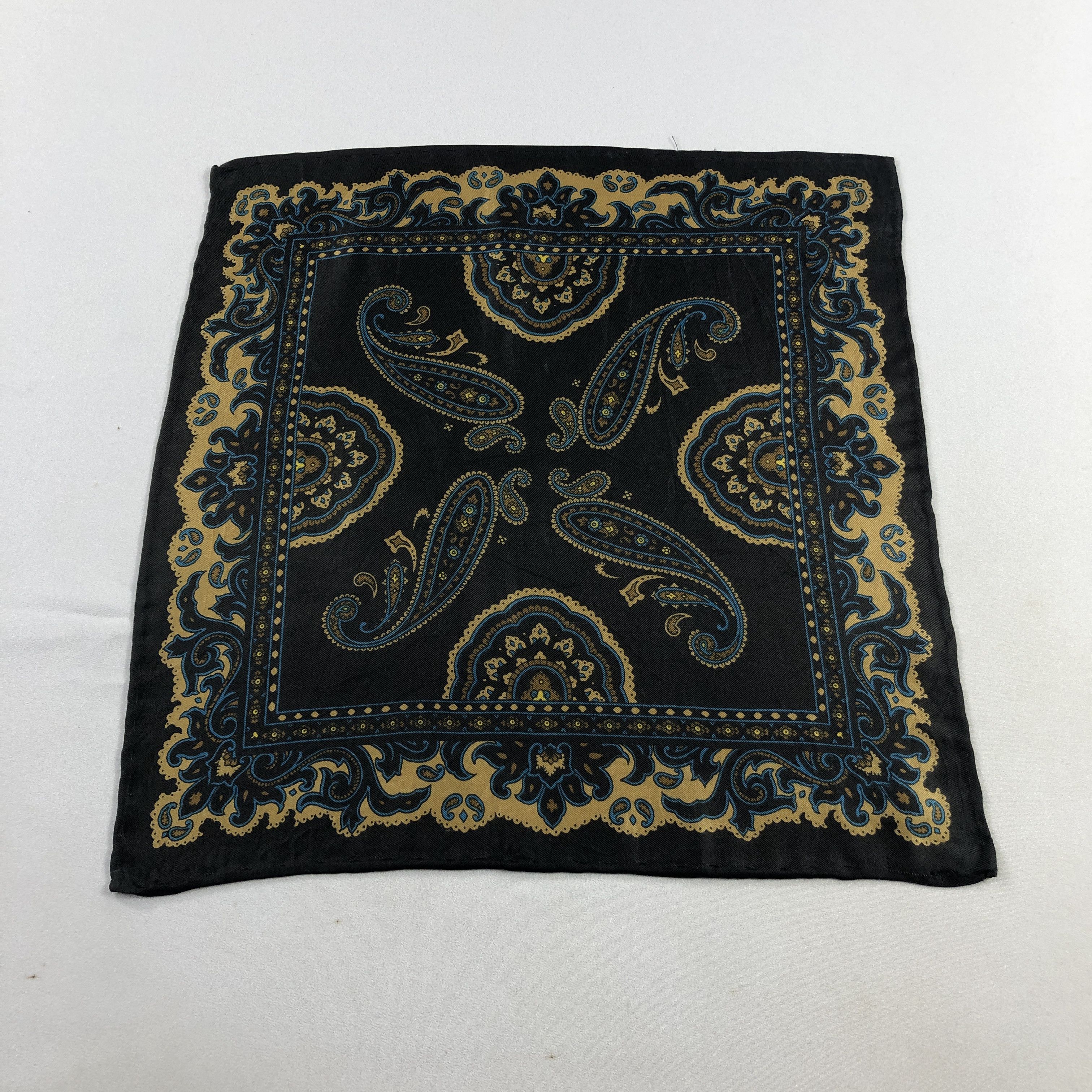 Vintage Vintage Paisley Silk Handkerchief Bandana H2569 Size ONE SIZE - 1 Thumbnail