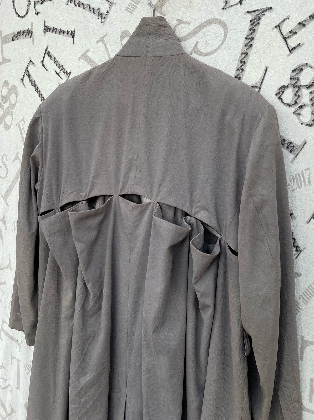 Issey Miyake 🔥A/W 1990'S ISSEY MIYAKE DOUBLE BREASTED CUT-OUT OVERCOAT Size US M / EU 48-50 / 2 - 11 Thumbnail