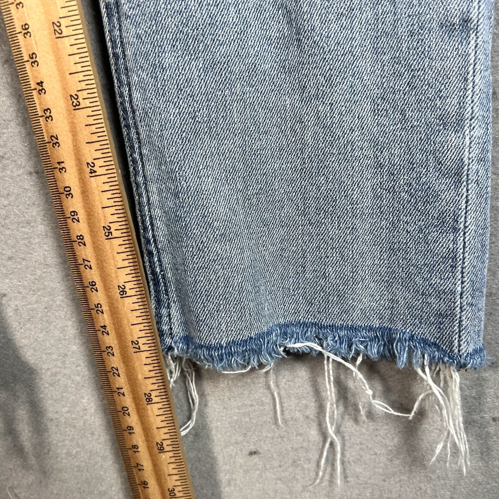 Reformation VINTAGE Reformation Jeans Womens Size 25 Blue Distressed Raw Hem Denim Tapered Leg Jeans Womens 25 Blue Distressed Denim Size 42" / US 20 - 5 Thumbnail