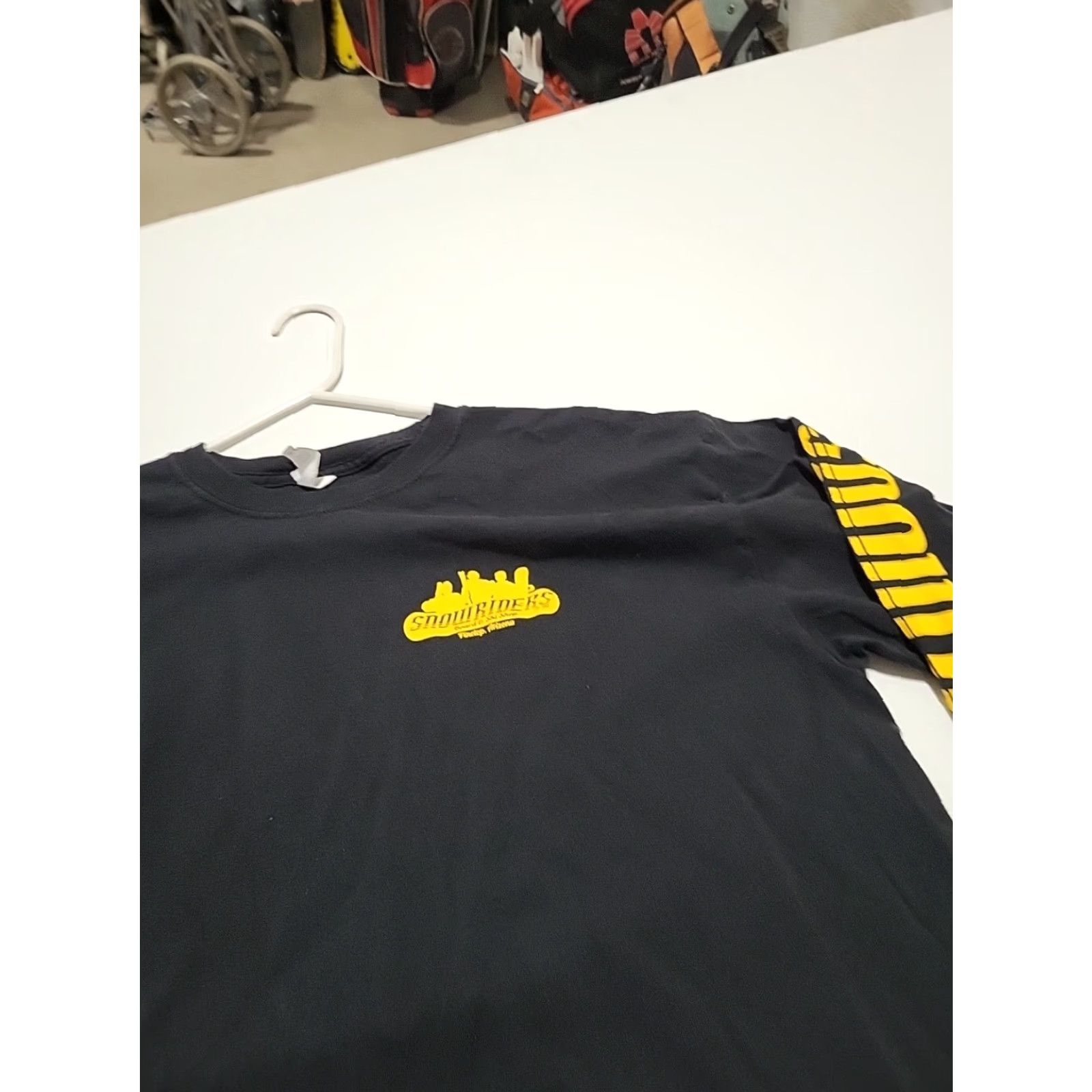 Gildan Gildan Ultra Cotton T-Shirt Men Snowriders Boardshop Graphic Print Crew Neck Long Sleeve XL Black Yellow Ski Snowboard Theme Size US XL / EU 56 / 4 - 4 Thumbnail