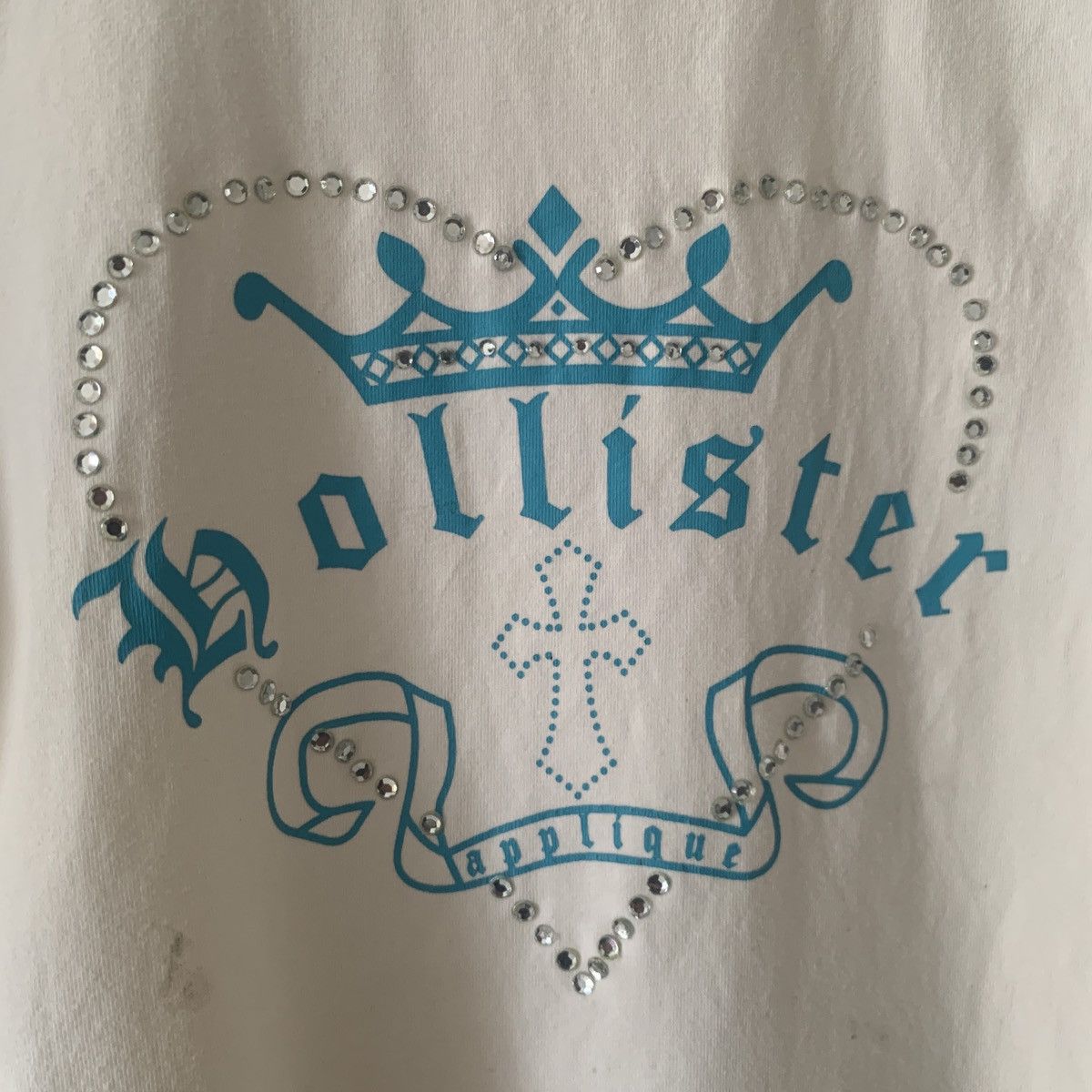 Hollister y2k Hollister Gothic Font Cross Pattern Tee Size XS / US 0-2 / IT 36-38 - 2 Thumbnail