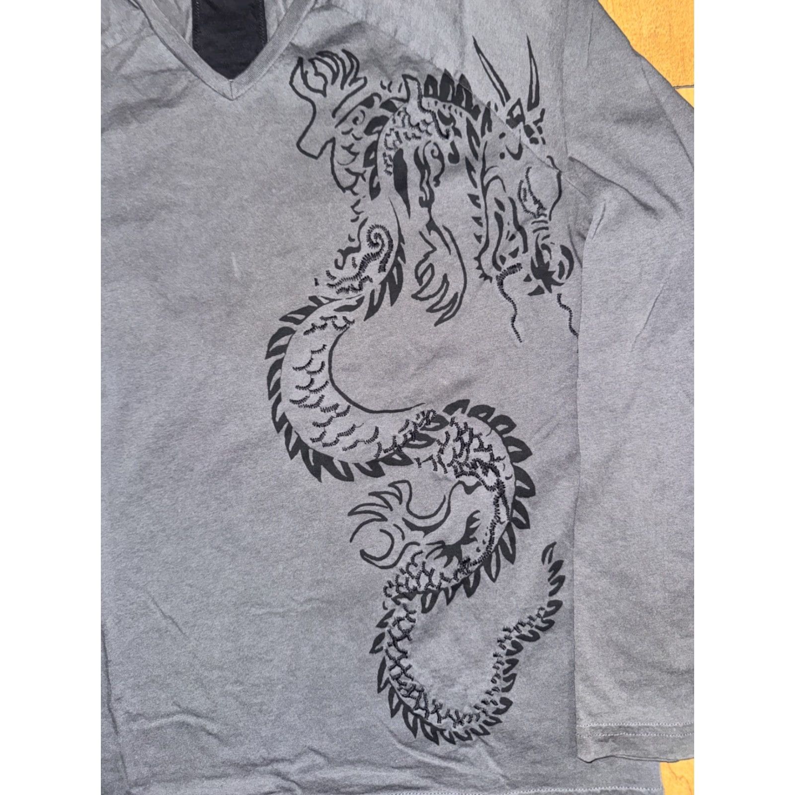 Vintage VINTAGE INC International Concepts V-Neck Dragon Graphic Long Sleeve T-Shirt Gray Large Mens Size US L / EU 52-54 / 3 - 2 Thumbnail