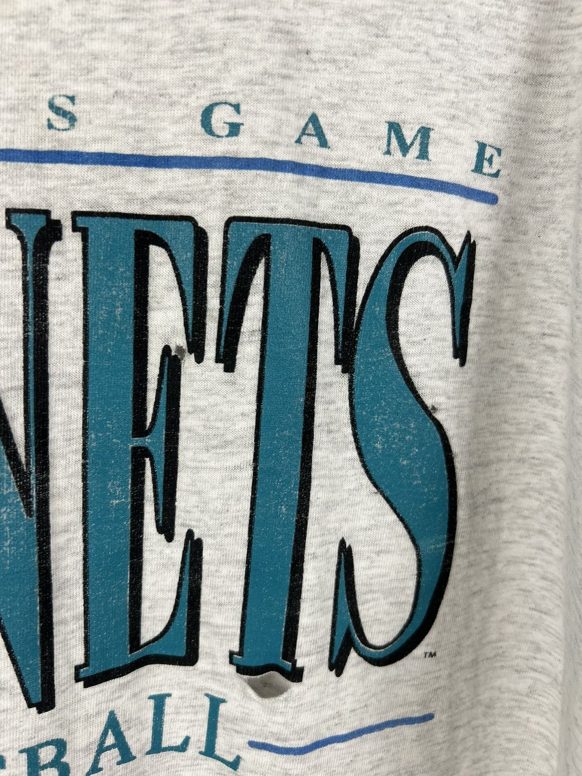 NBA Vintage 90s Charlotte Hornets Basketball NBA T shirt Size US XL / EU 56 / 4 - 9 Thumbnail