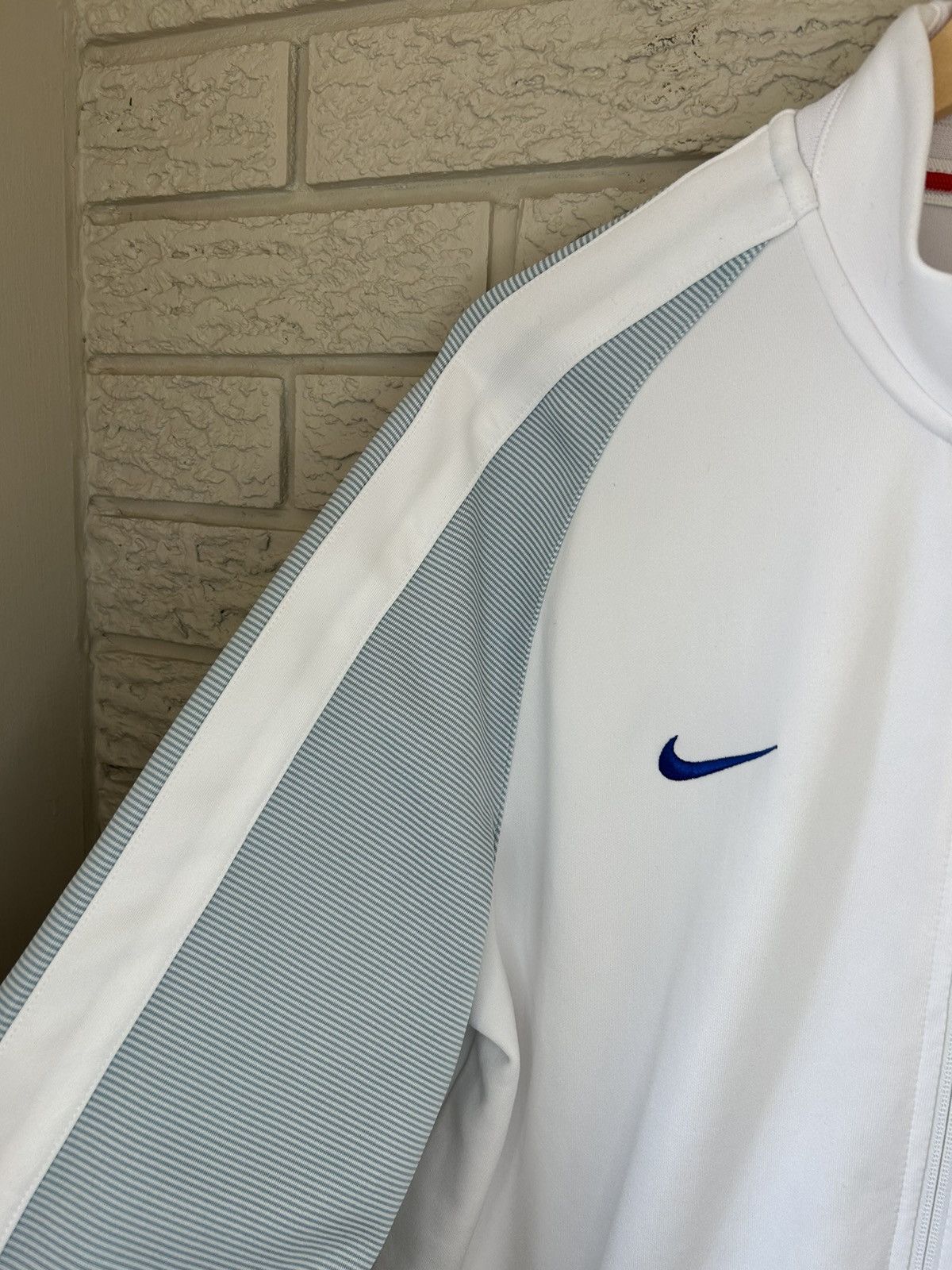 Nike Vintage Nike England 2010 Retro Zip Up Jacket Size US XL / EU 56 / 4 - 4 Thumbnail