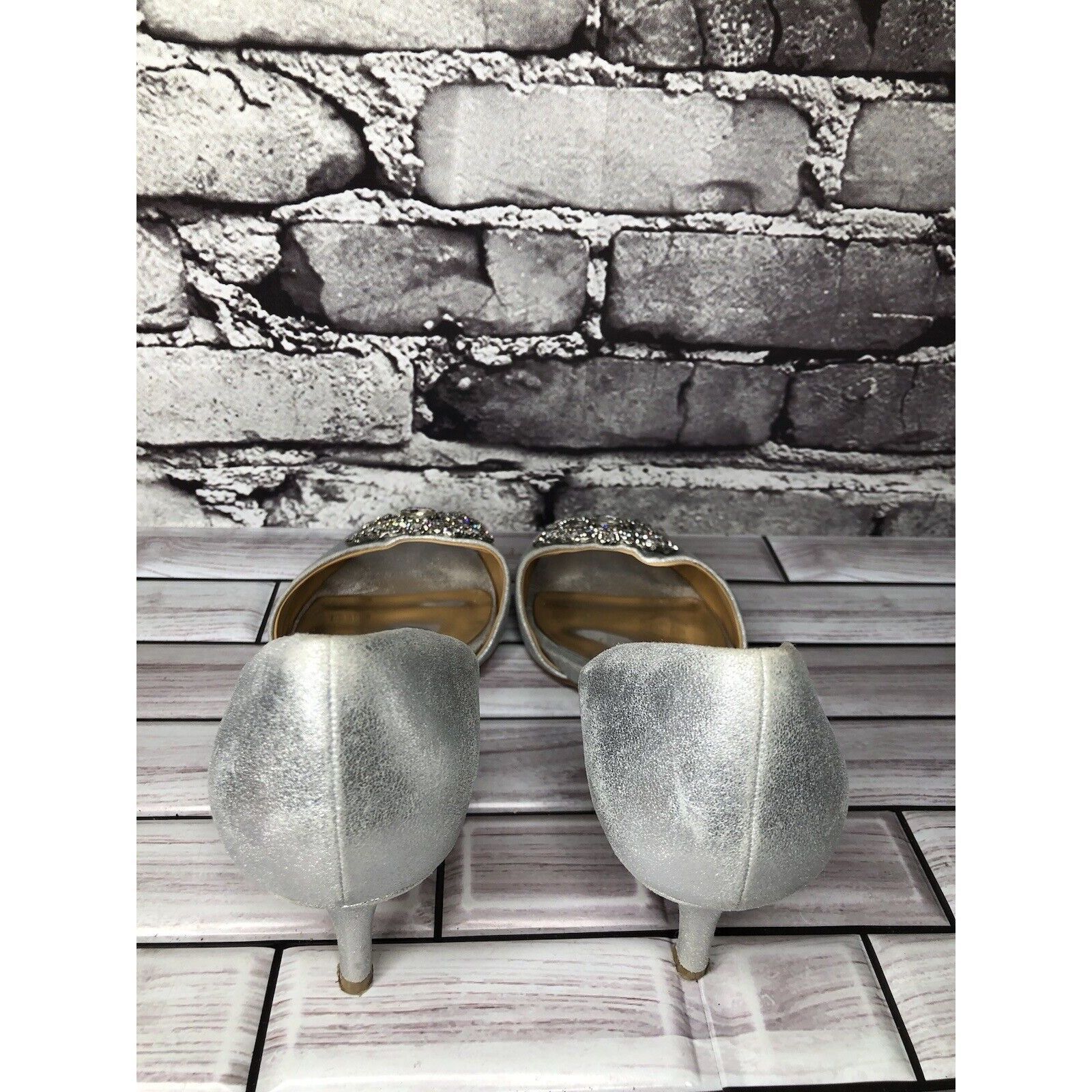 Badgley Mischka Badgley Mischka Metallic Silver Leather Rhinestone Heels Wom Size US 6.5 / IT 36.5 - 20 Thumbnail