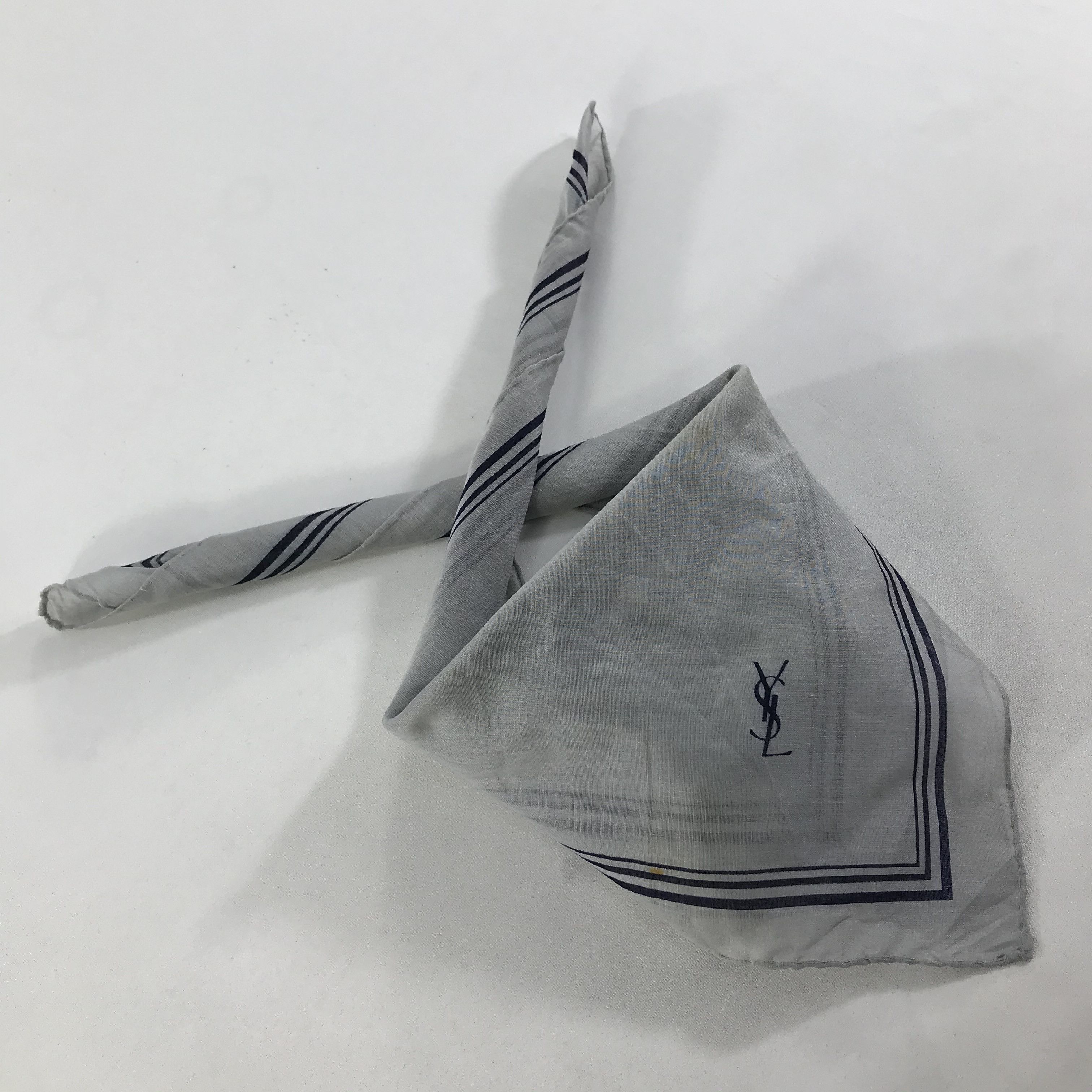 Vintage Yves Saint Laurent Bandana /Handkerchief/Neckerchief - S1749 Size ONE SIZE - 4 Thumbnail
