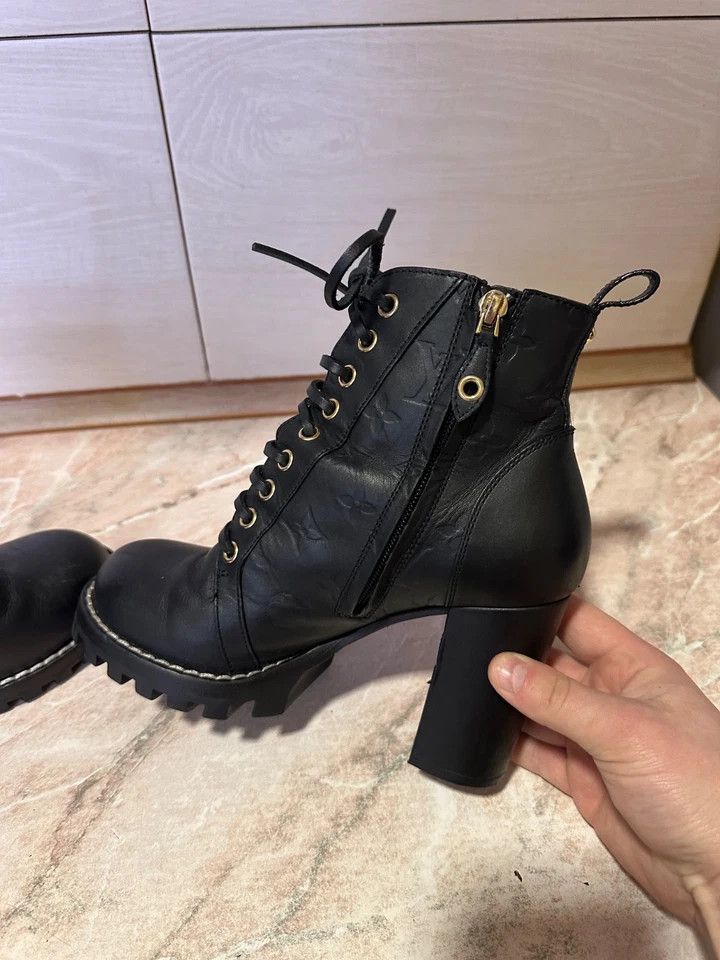 Louis Vuitton Louis Vuitton Star Trail Ankle Boot Black Size 37.5 Size US 7.5 / IT 37.5 - 9 Thumbnail