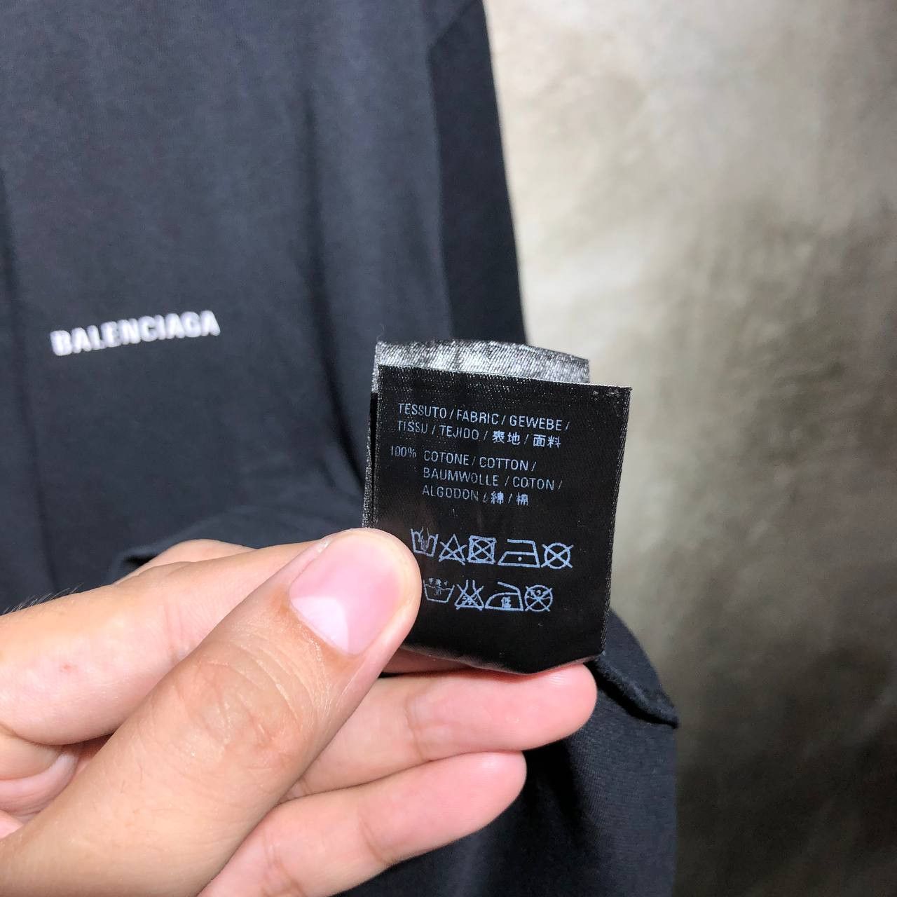 Balenciaga Balenciaga spell out small logo tee Size US L / EU 52-54 / 3 - 13 Thumbnail