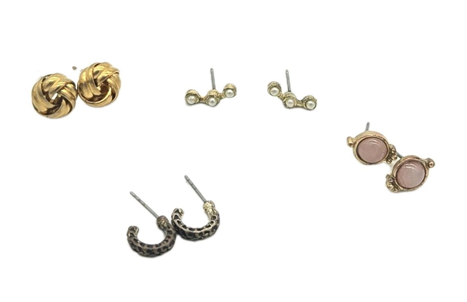 The Unbranded Brand Lot Of Random Vintage Earrings Pierced Small Earring 4 Pair Size ONE SIZE - 1 Thumbnail