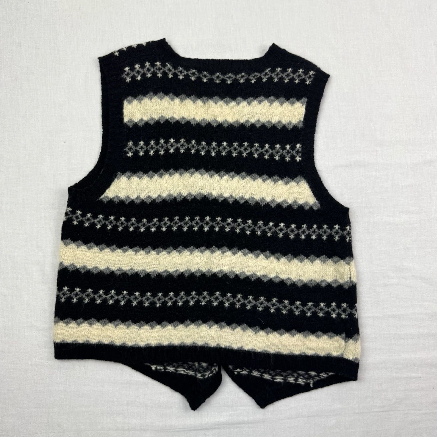 Vintage VINTAGE Chaus Sweater Vest Button Up Womens Medium Striped Black 100% Lambswool V Neck Casual Size M / US 6-8 / IT 42-44 - 7 Thumbnail