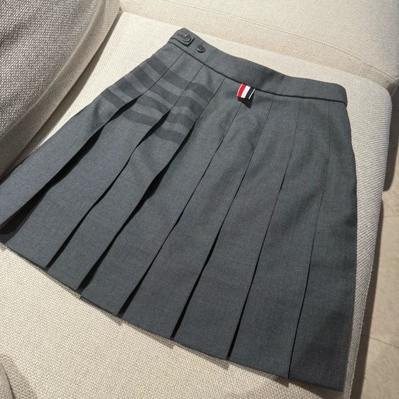 Thom Browne Thom Browne High waist pleated skirt Size 25" / US 0 / IT 36 - 2 Thumbnail