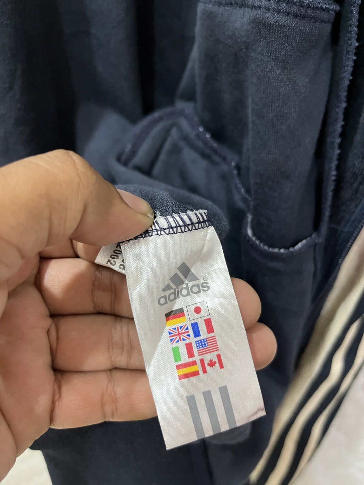 Adidas (Zzzz)🔥🔥STEALS ADIDAS THREE STRIPE SWEATER Size US M / EU 48-50 / 2 - 10 Thumbnail