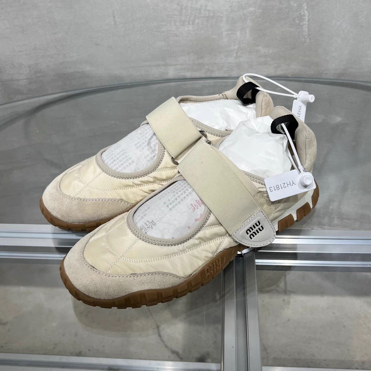 Miu Miu Miu Miu 25ss TYRE Velcro Mary Jane Ballet Flat 37EU Size US 6 / IT 36 - 2 Thumbnail