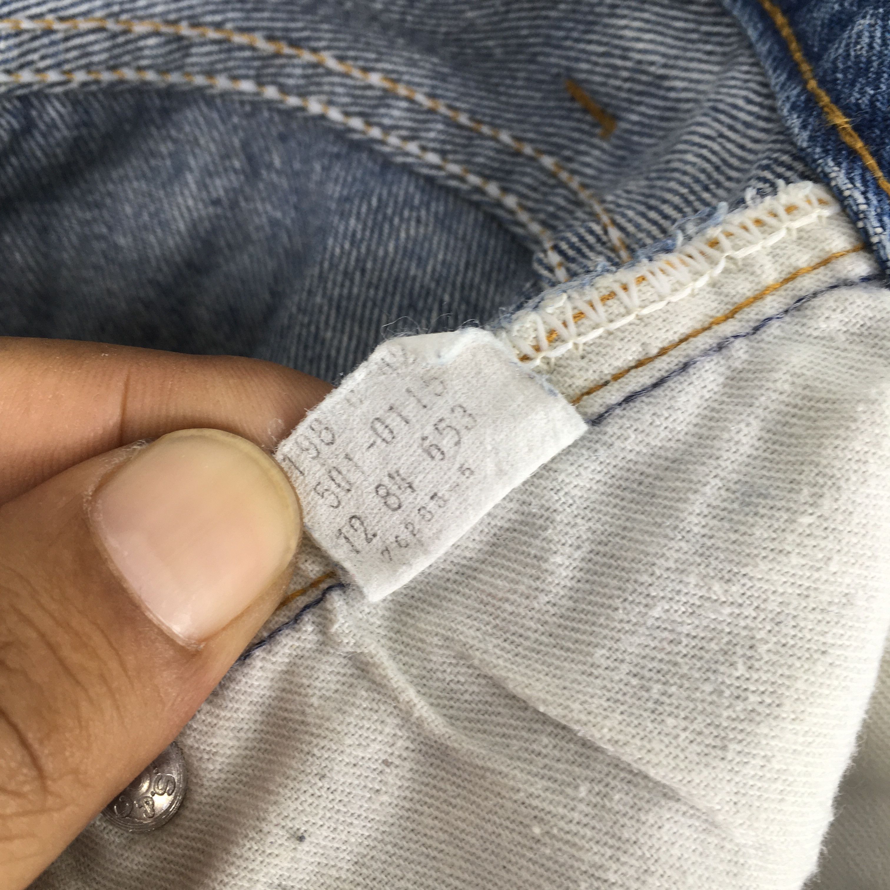 Levi's Size 28x32.5 Vintage 90s Levi's 501 Faded Dirty Jeans S686 Size US 28 / EU 44 - 12 Thumbnail