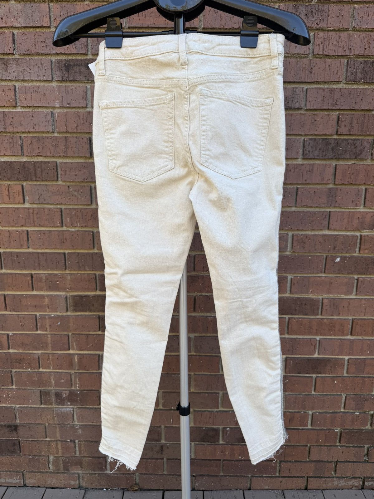 Free People Free People Side Bead Embellish Skinny Distress Ivory Jeans Size 27" / US 4 / IT 40 - 7 Thumbnail