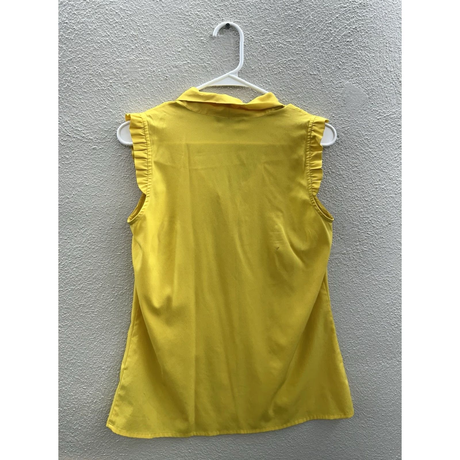 Tommy Hilfiger Tommy Hilfiger Top Womens Size Medium Yellow Tank Button Up Solid Necktie Size M / US 6-8 / IT 42-44 - 7 Thumbnail
