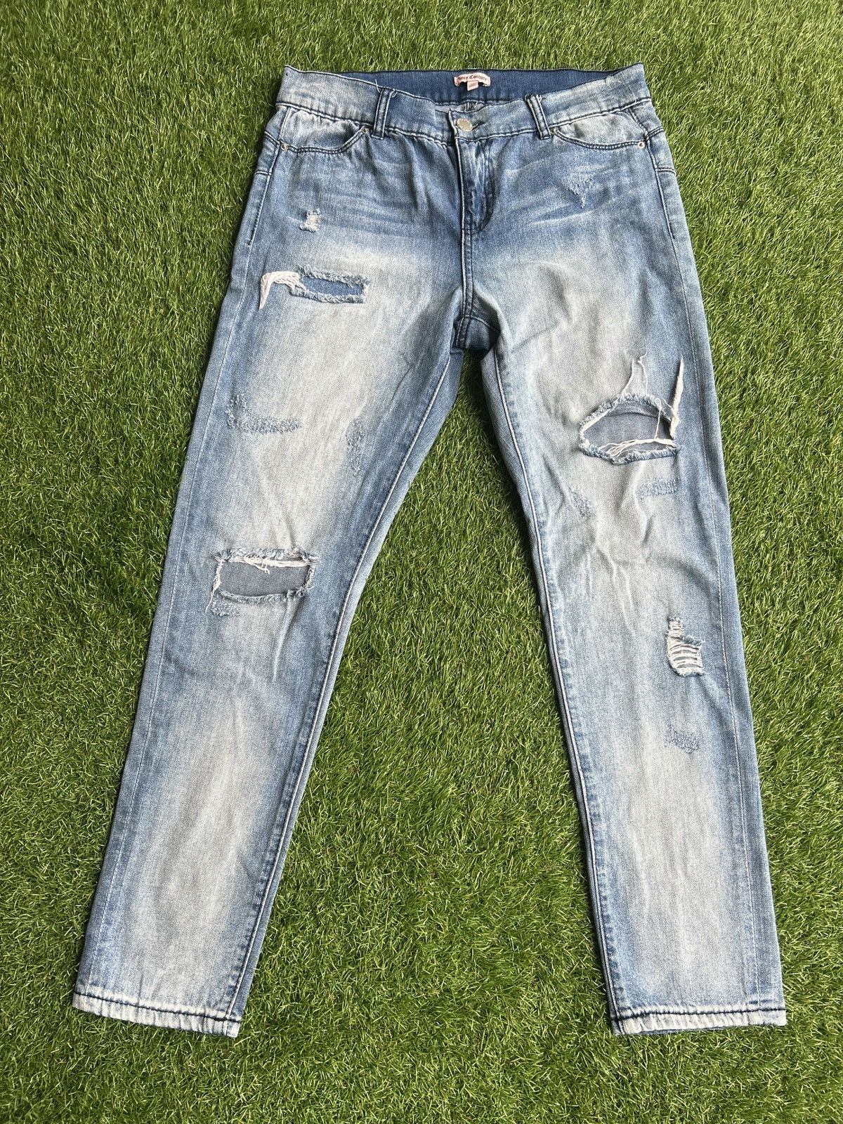 Juicy Couture JUICY COUTURE DISTRESSED LIGHT WASH SKINNY JEANS Size 32" / US 10 / IT 46 - 1 Thumbnail