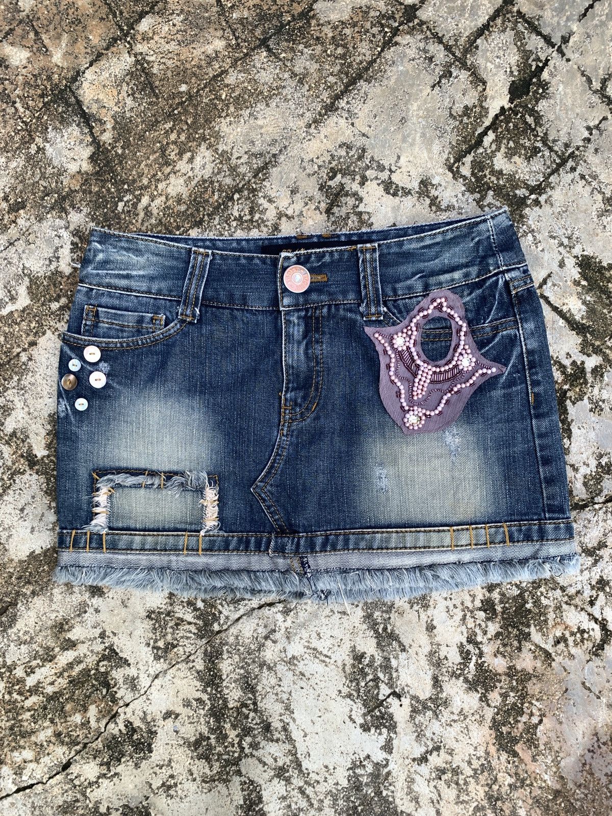 Japanese Brand y2k Egoist Japan Washed Jeans Rough Cut Beady Mini Skirt Size 30" / US 8 / IT 44 - 1 Thumbnail