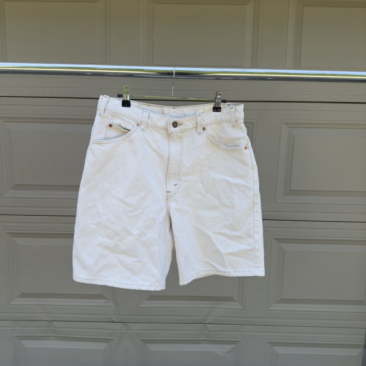 Levi's 90s Levi's 550 White Denim Shorts ERD Grunge Chrome ERL Size US 33 - 1 Thumbnail